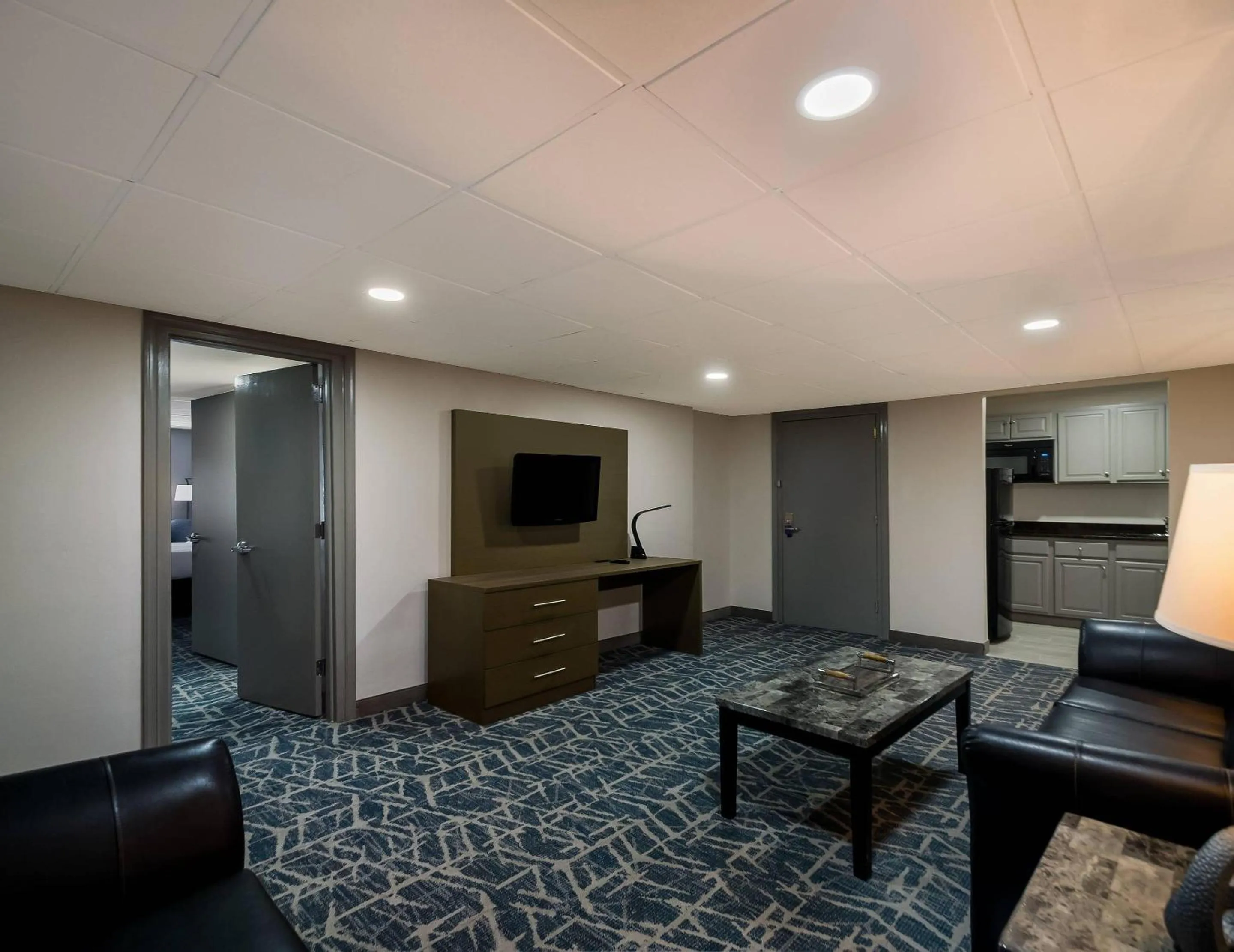 Bedroom in Comfort Inn Falls Church - Tysons Corner