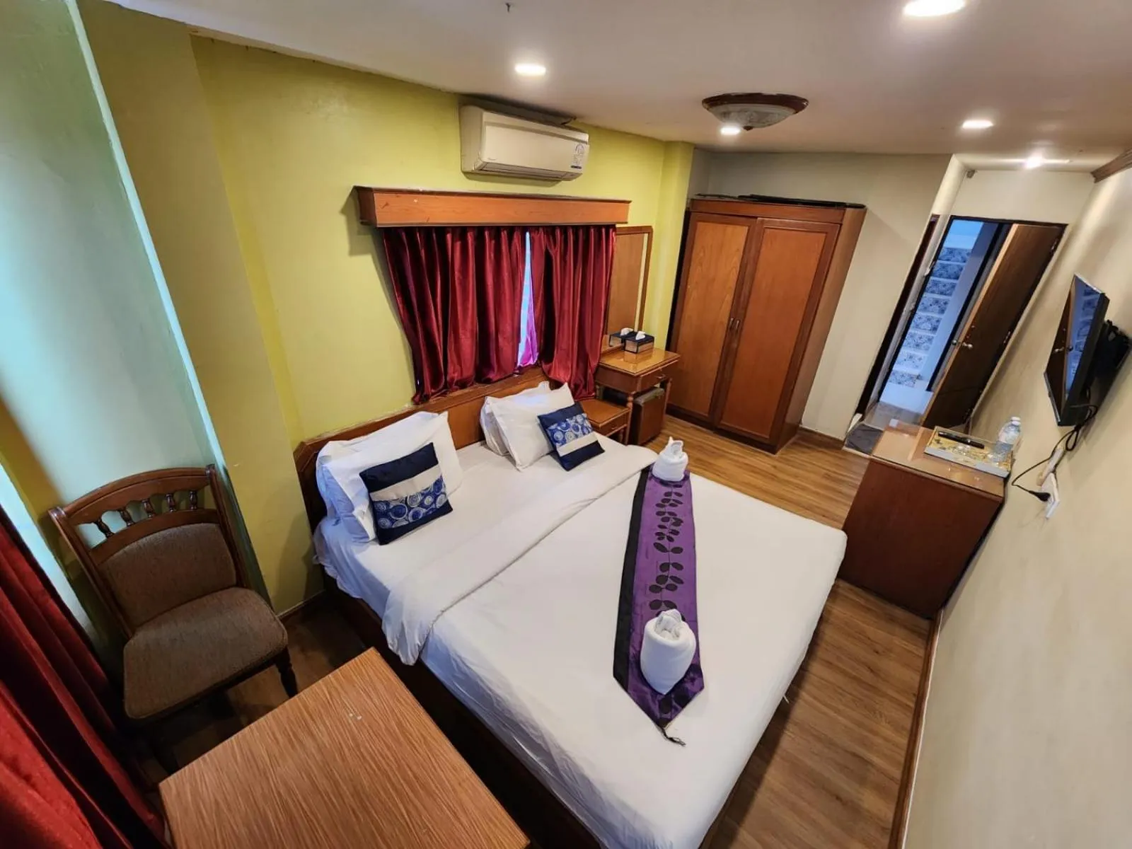Bed in Star Residency Hotel