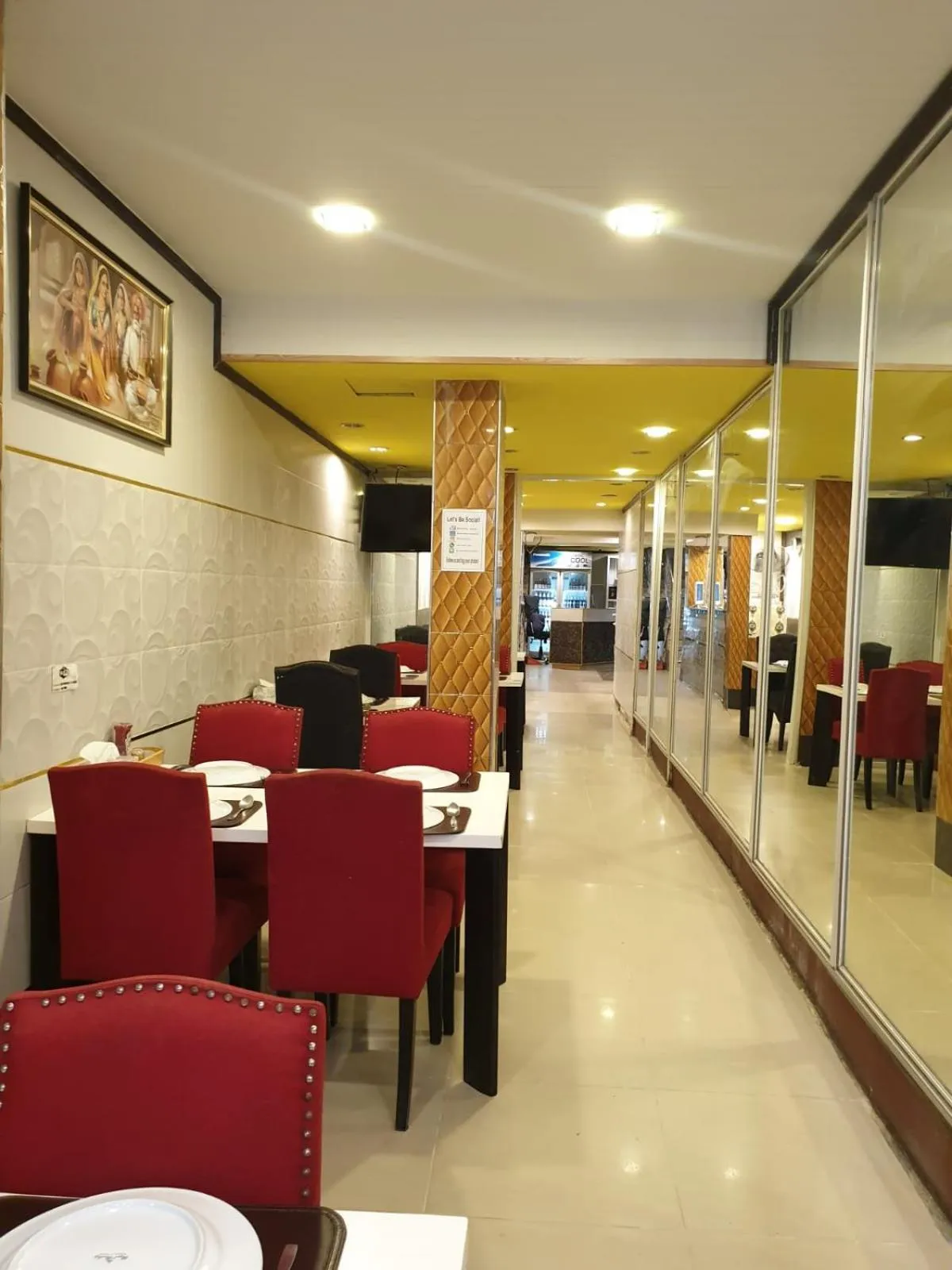 Restaurant/places to eat in Star Residency Hotel