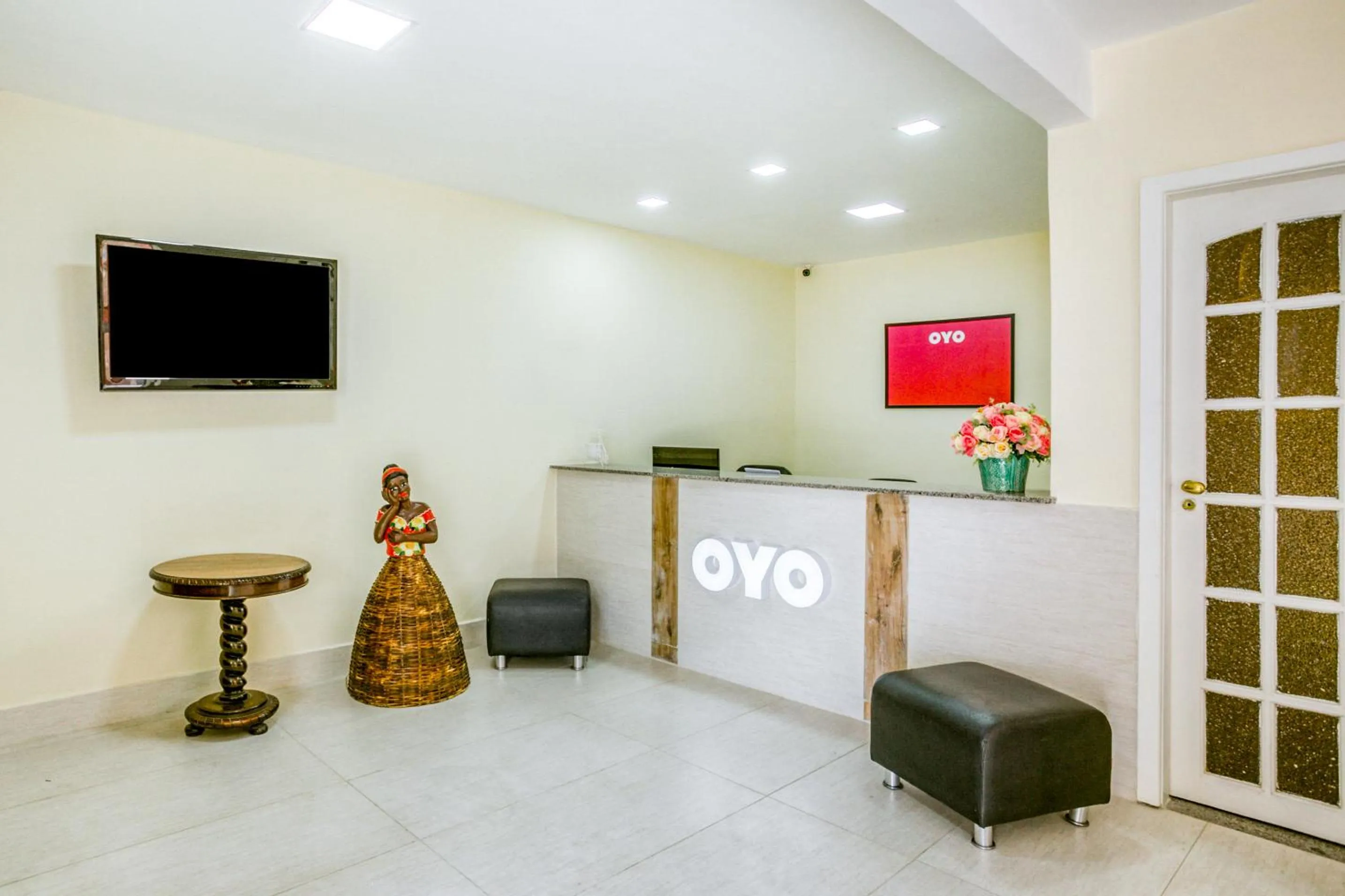 Lobby or reception in OYO Nobs Hotel, São João de Meriti