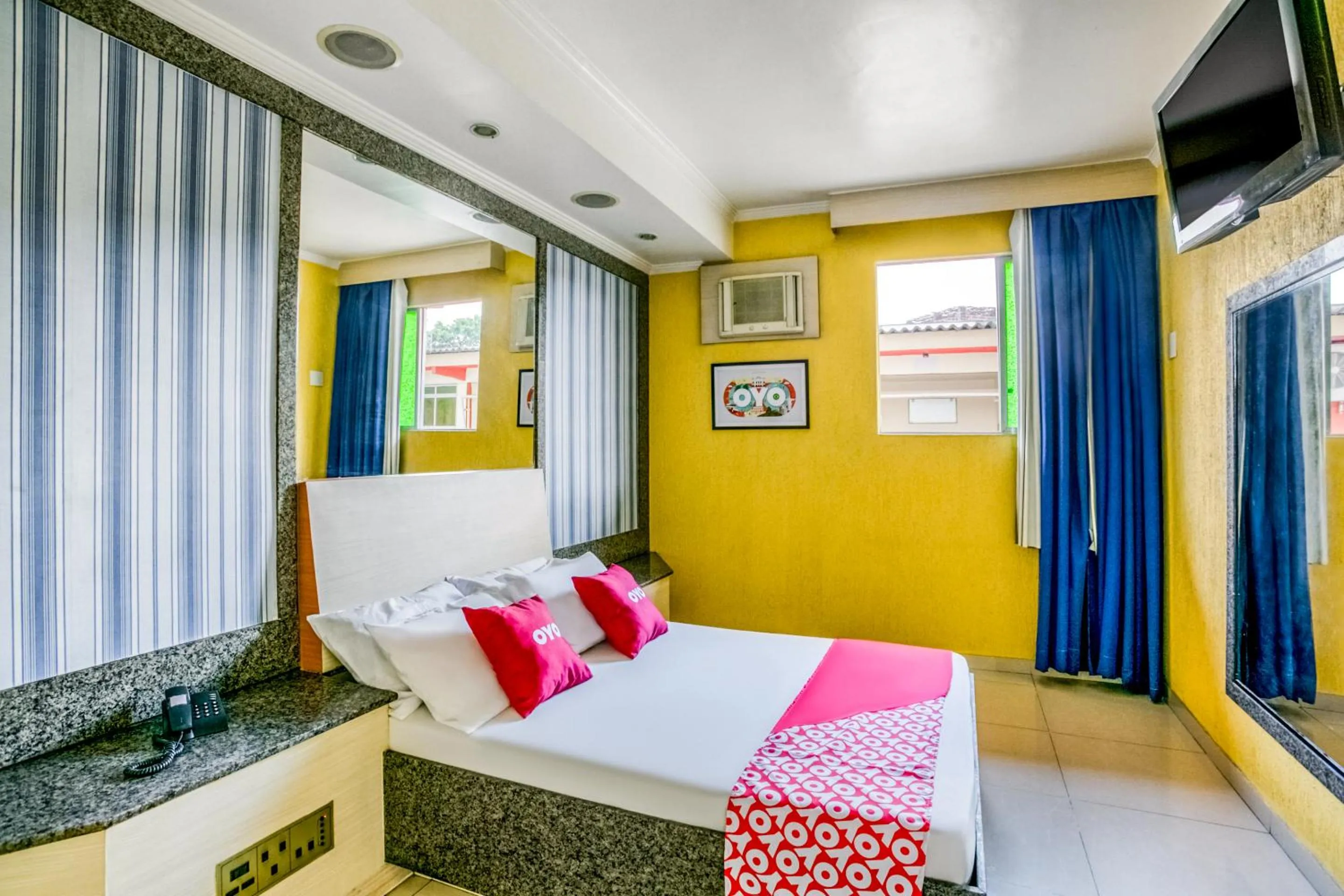 Bedroom in OYO Nobs Hotel, São João de Meriti