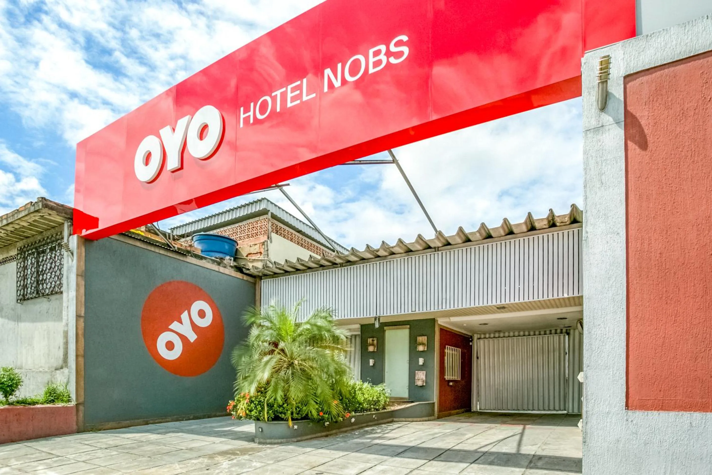 Property building in OYO Nobs Hotel, São João de Meriti