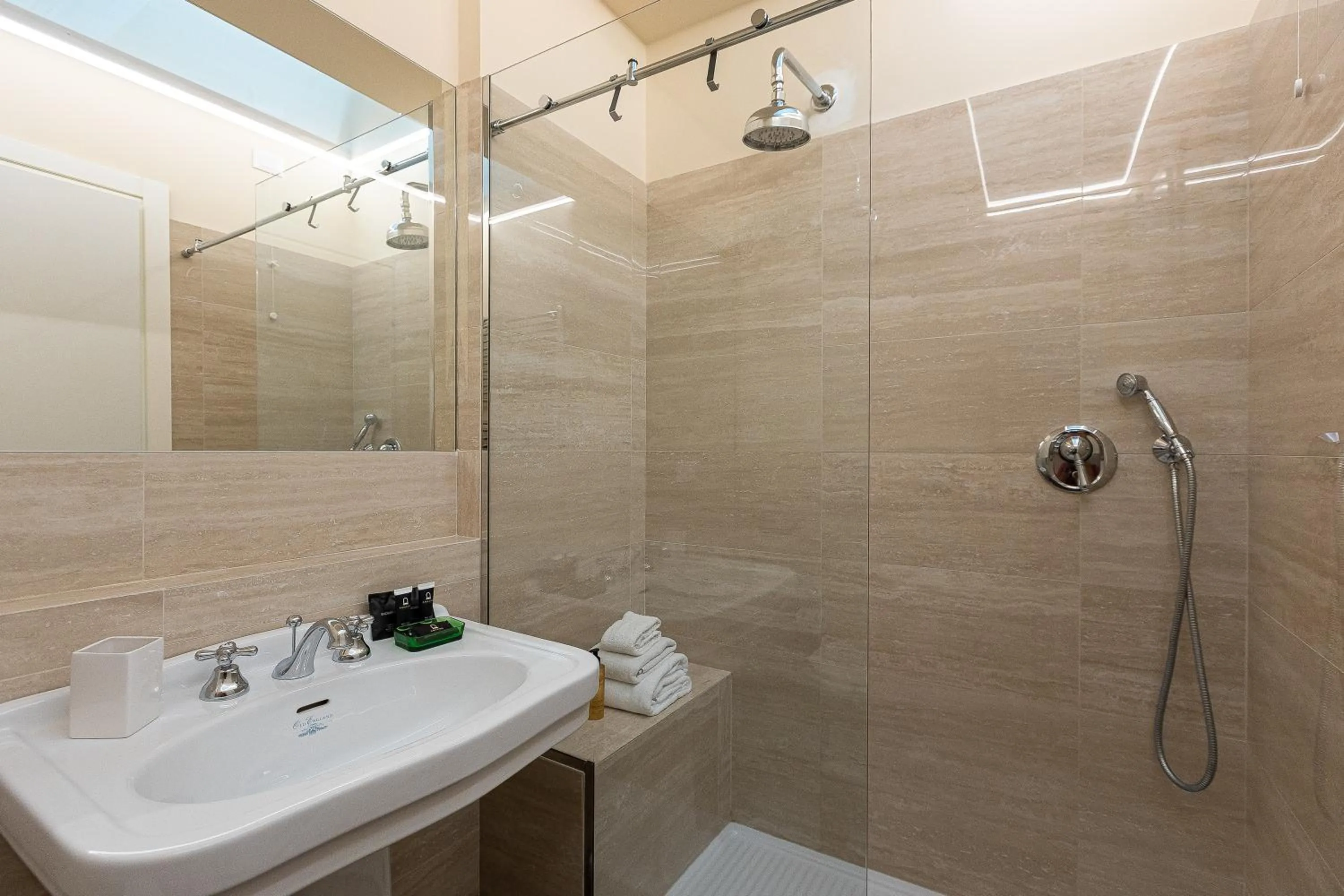 Shower in SPA Apartment Via Barberini