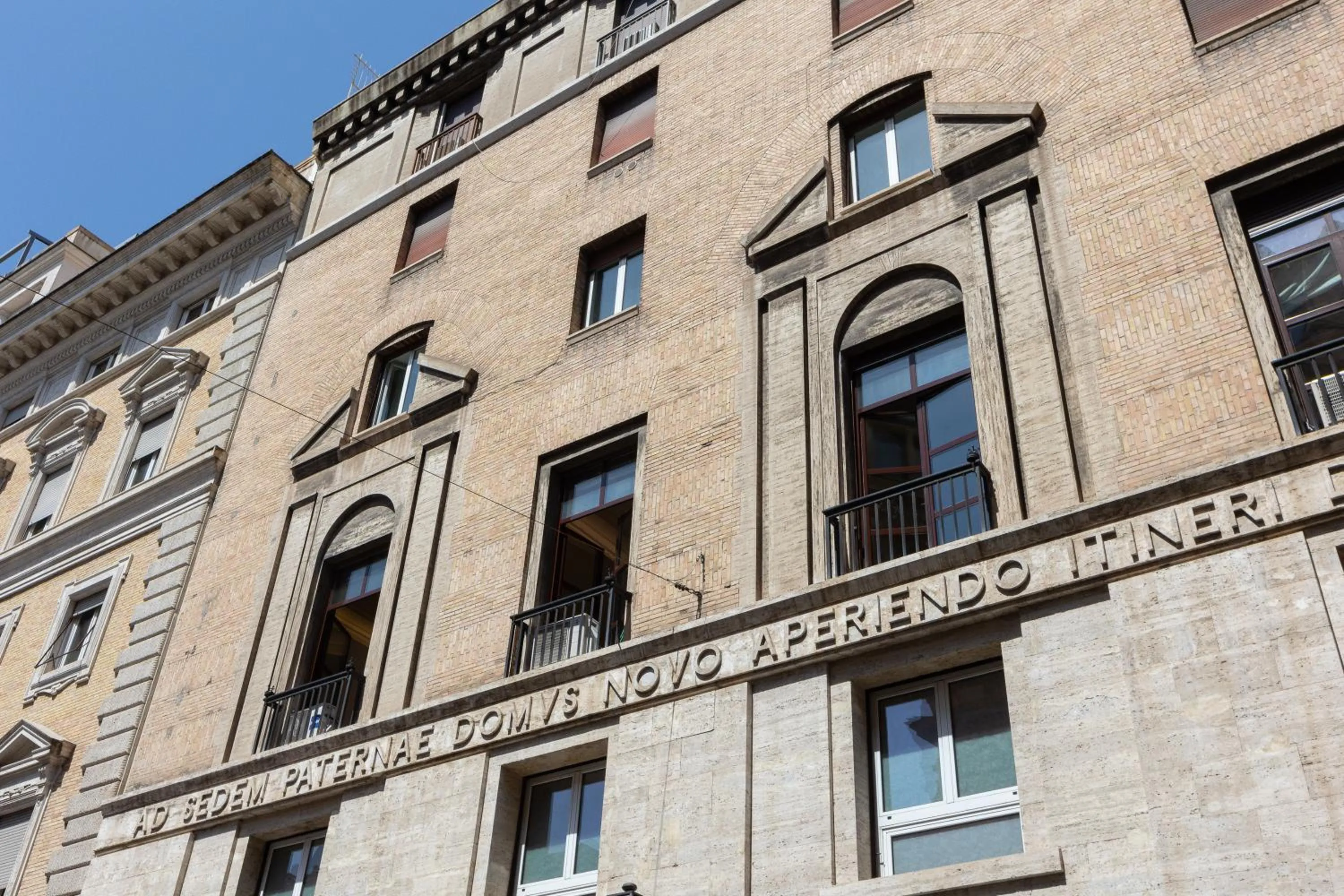 Property building in SPA Apartment Via Barberini