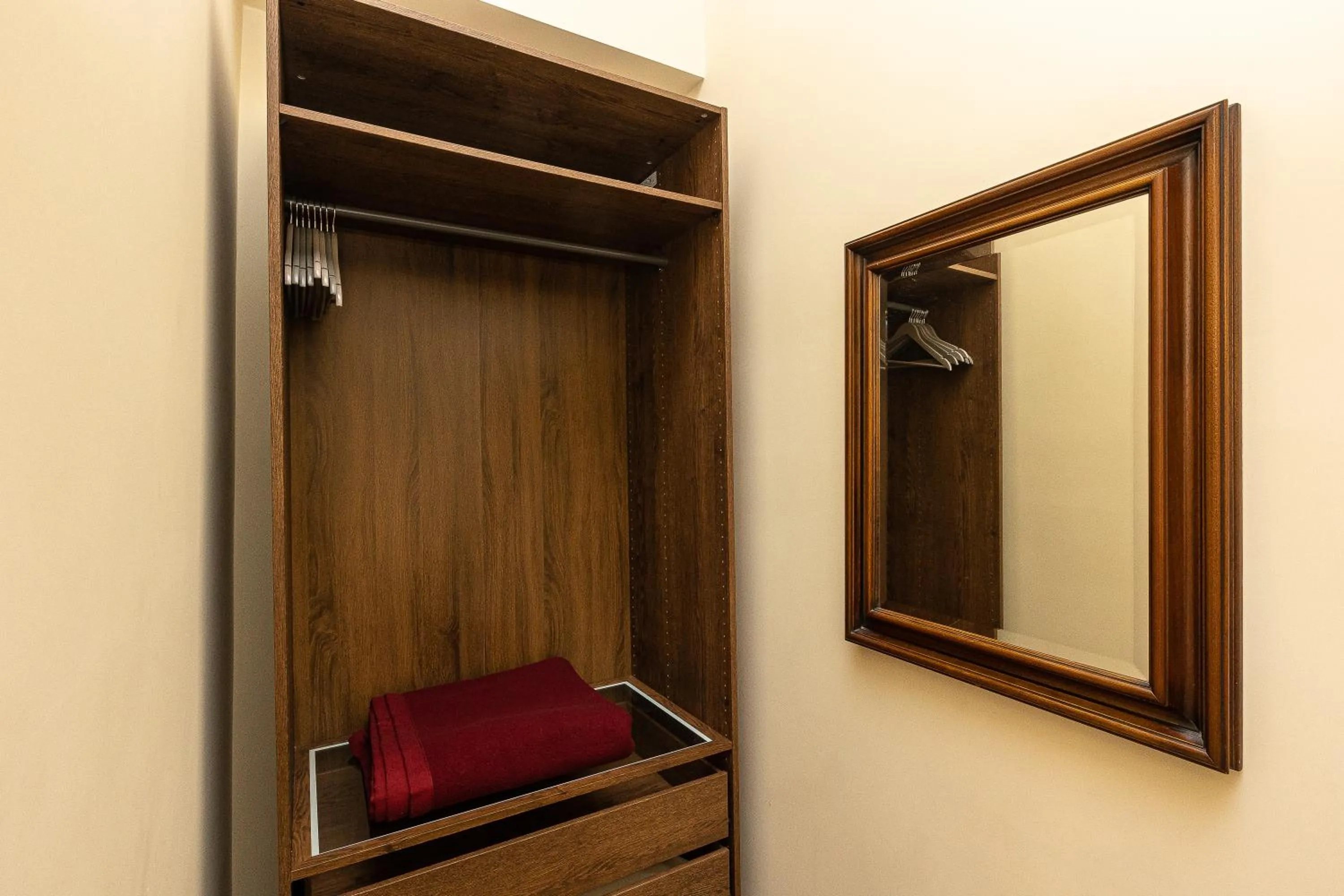 wardrobe in SPA Apartment Via Barberini