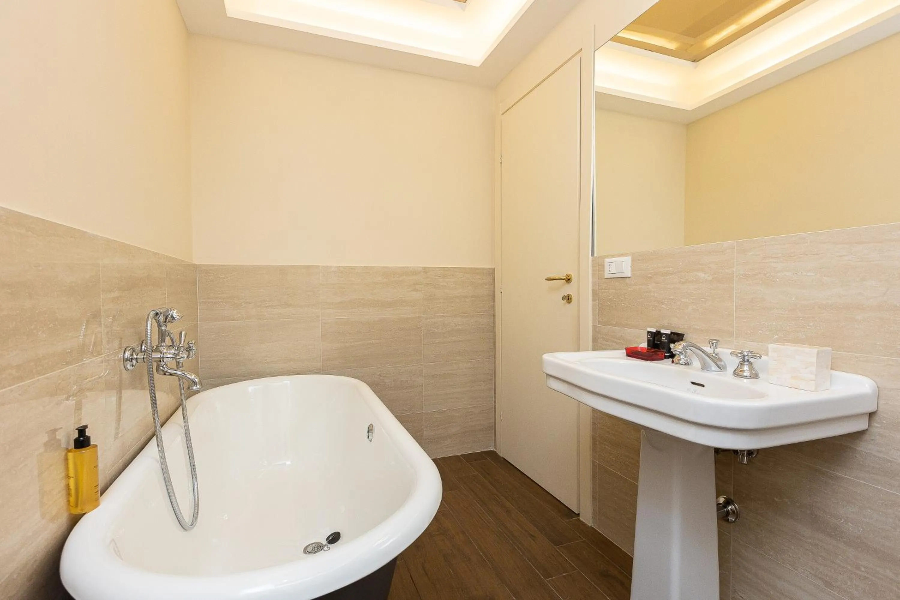 Bathroom in SPA Apartment Via Barberini