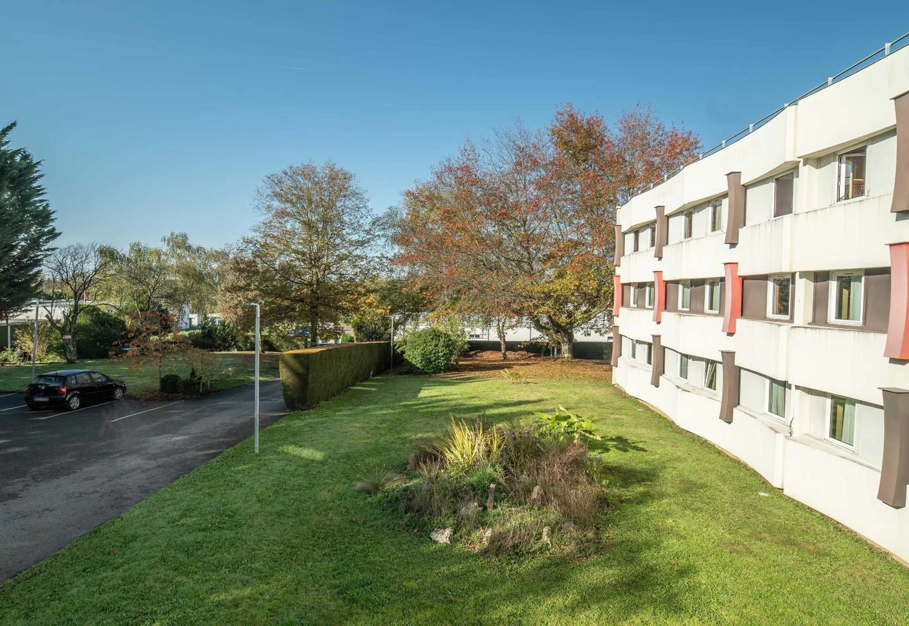 Garden view in B&B HOTEL Limoges 3