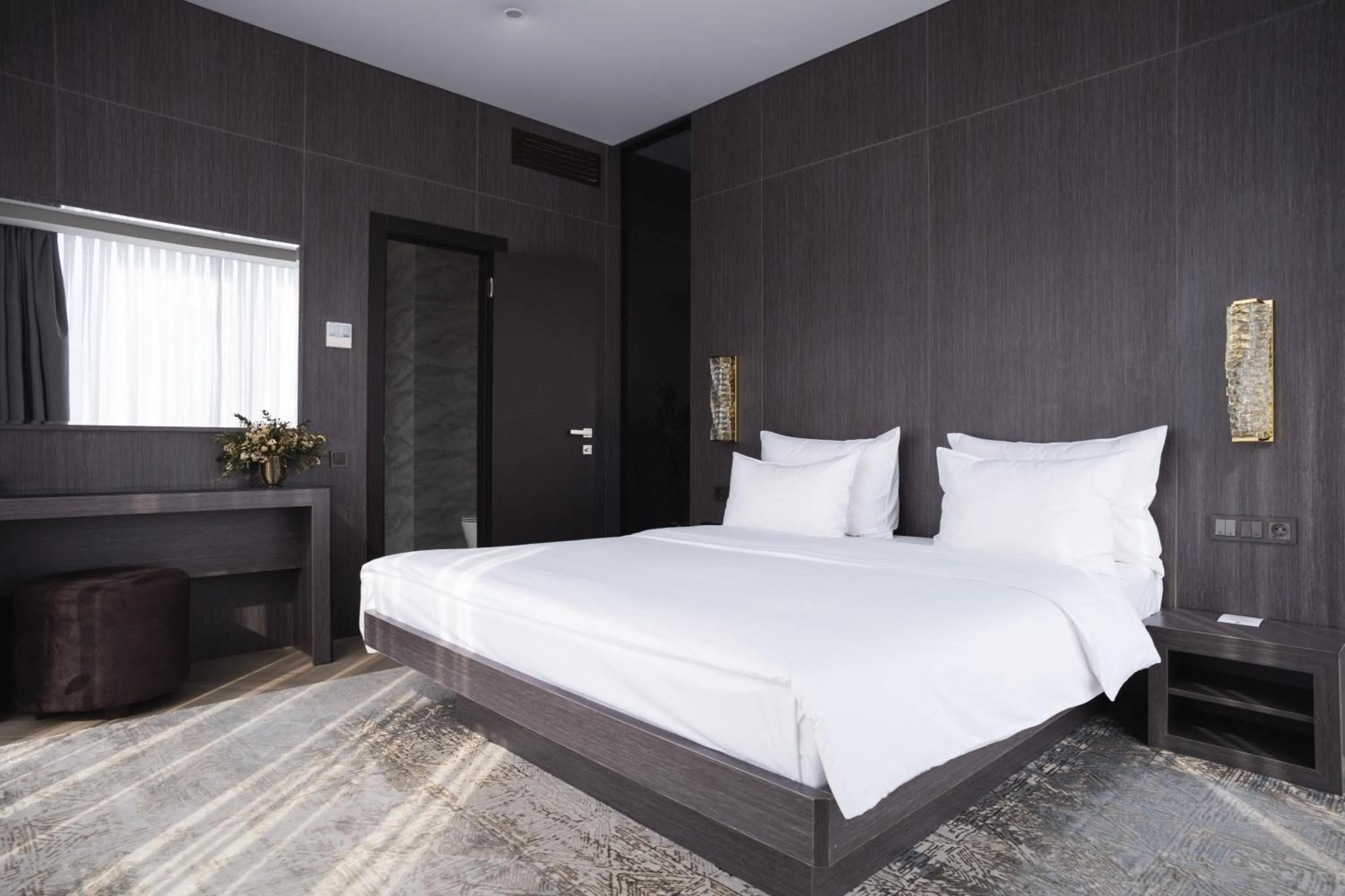 Bedroom, Bed in Resident City Hotel