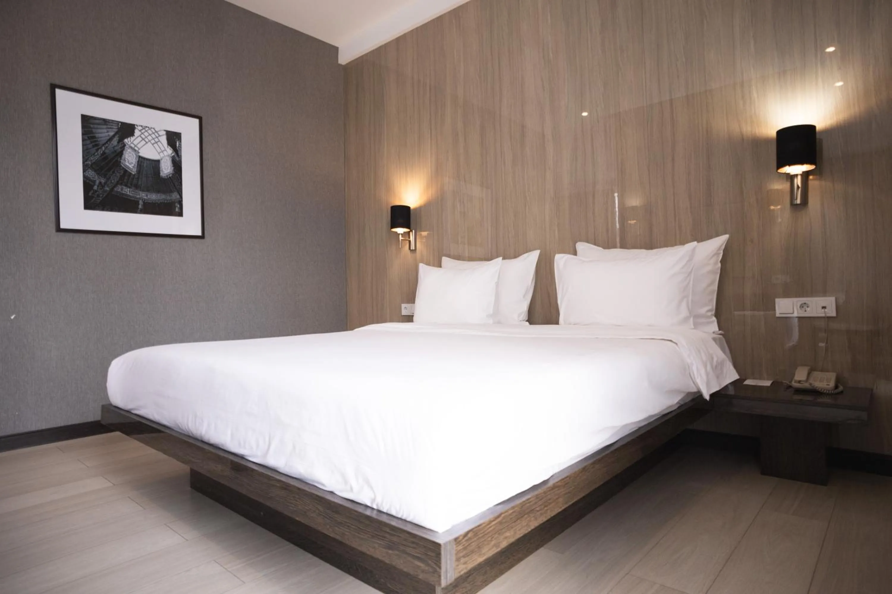 Photo of the whole room, Bed in Resident City Hotel
