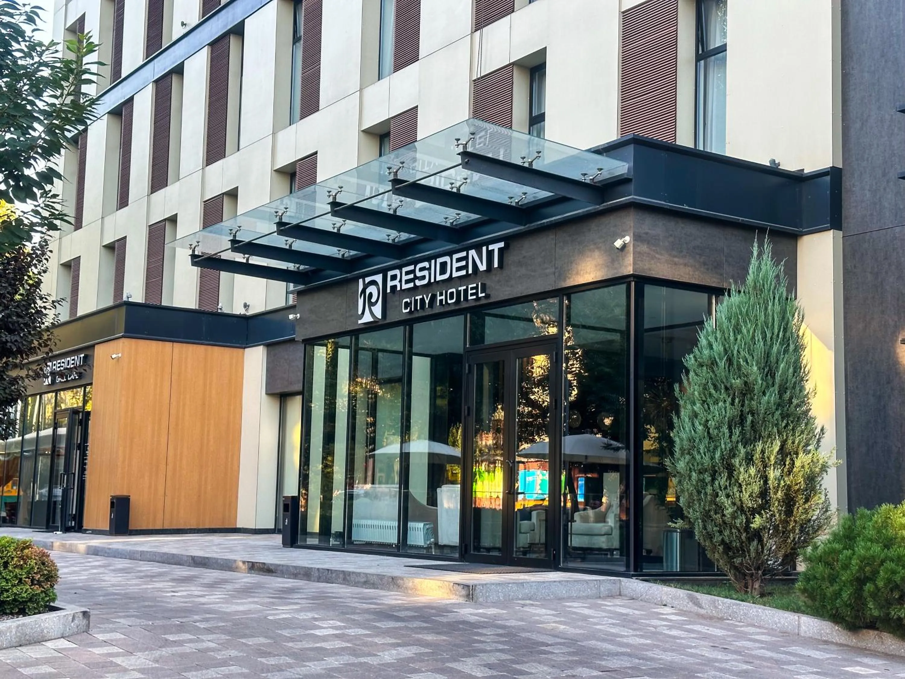 Facade/entrance in Resident City Hotel