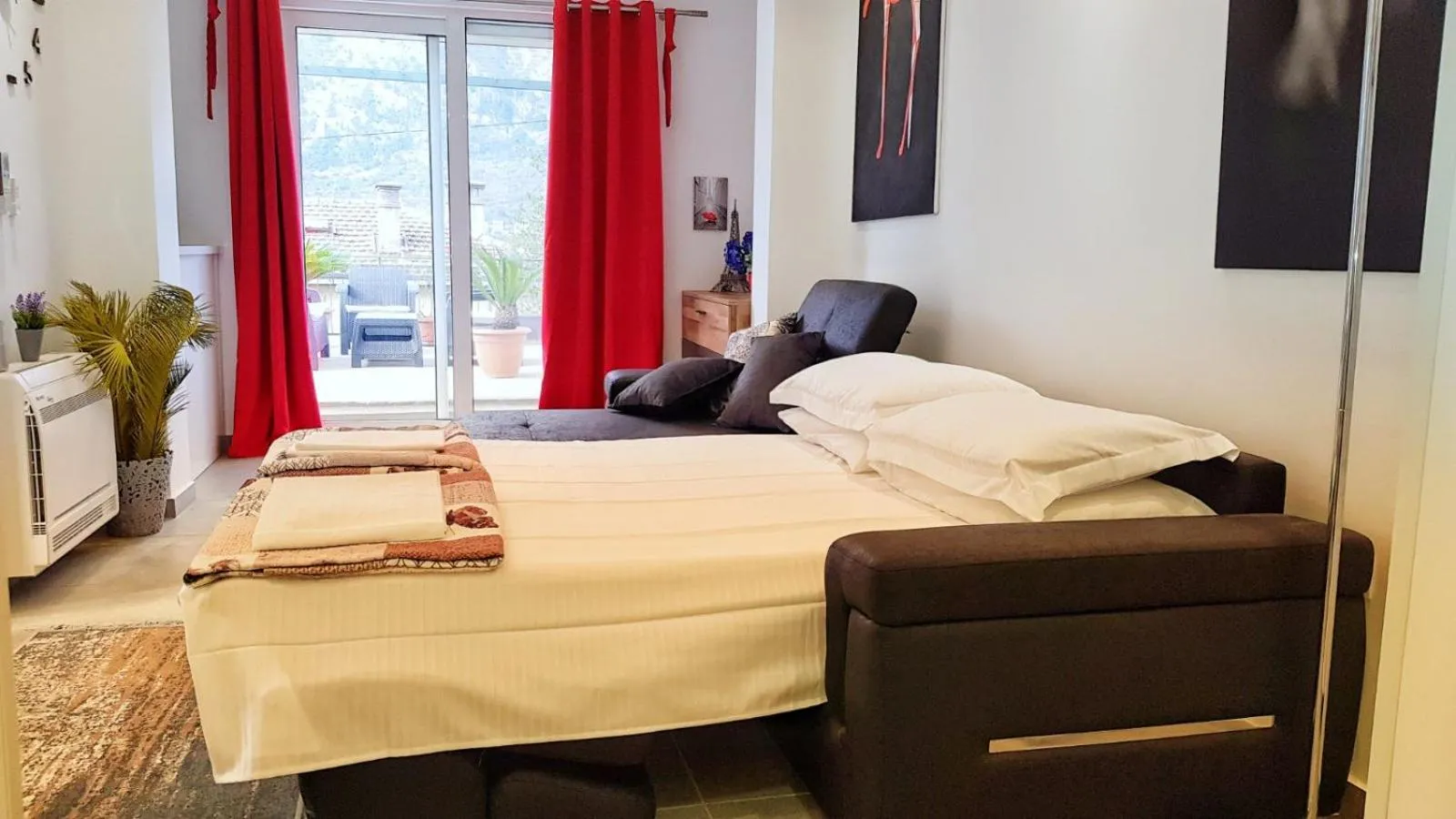Living room, Bed in Apartments Nancy