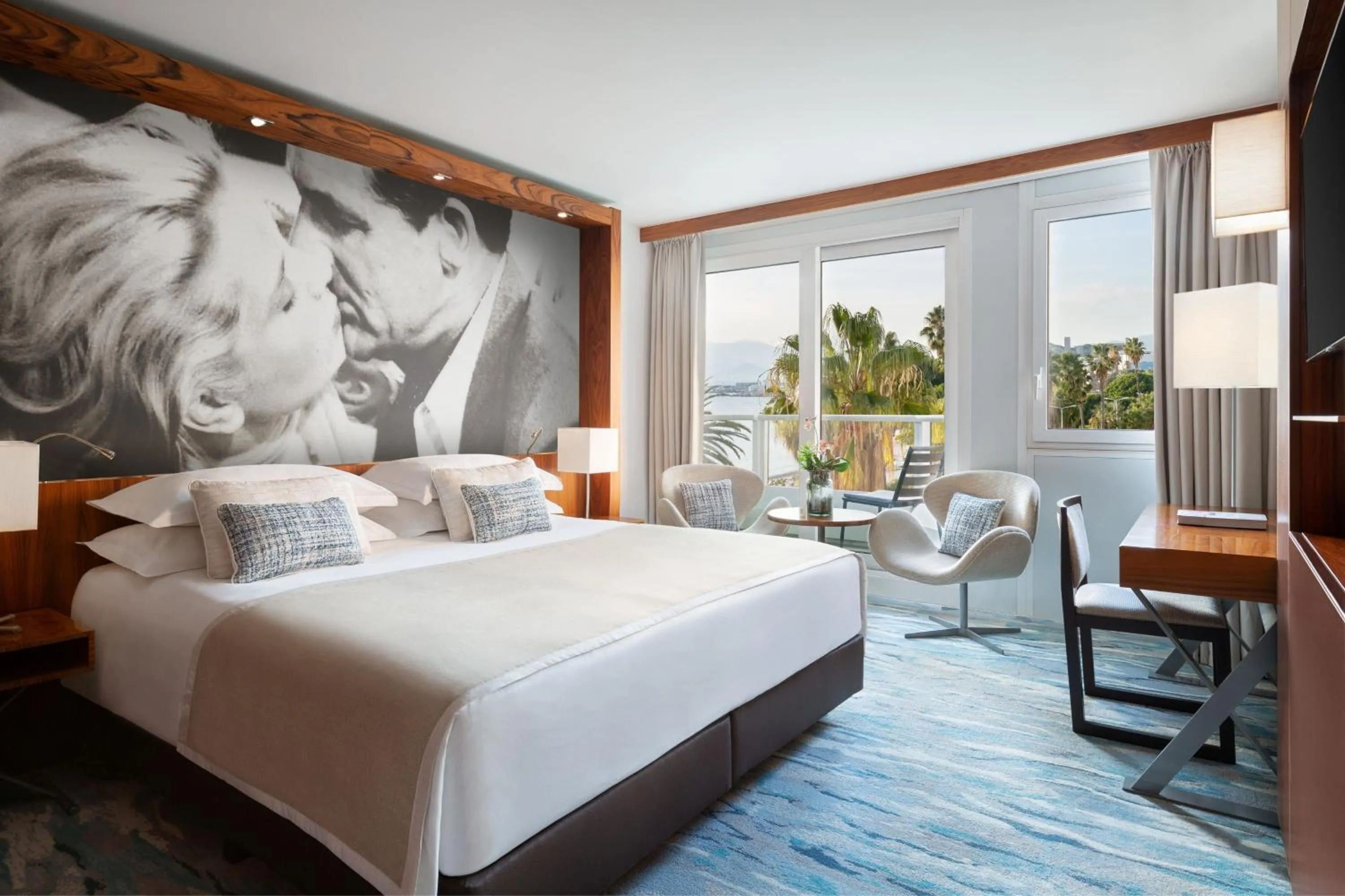 Photo of the whole room, Bed in JW Marriott Cannes