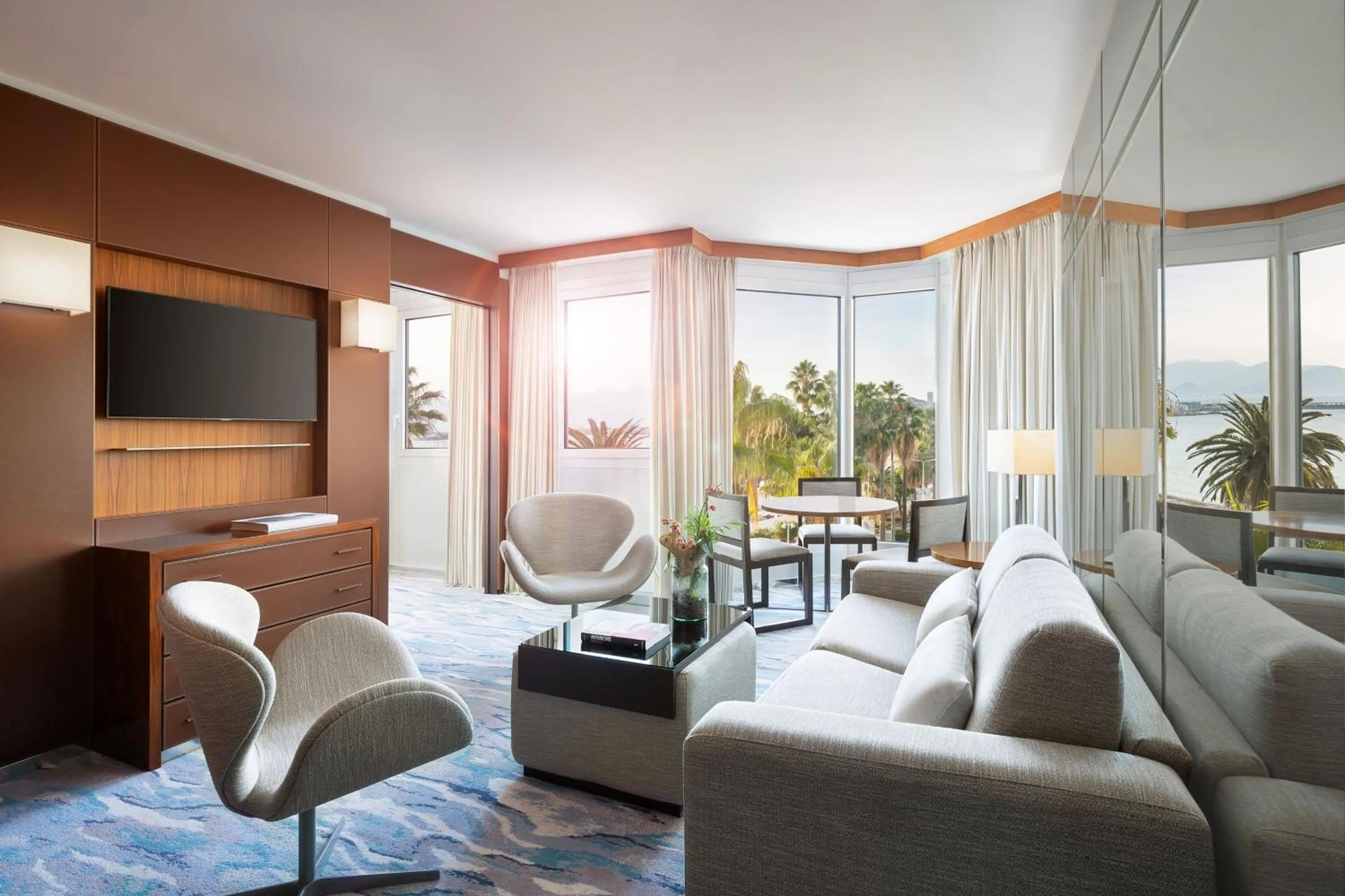 Photo of the whole room in JW Marriott Cannes