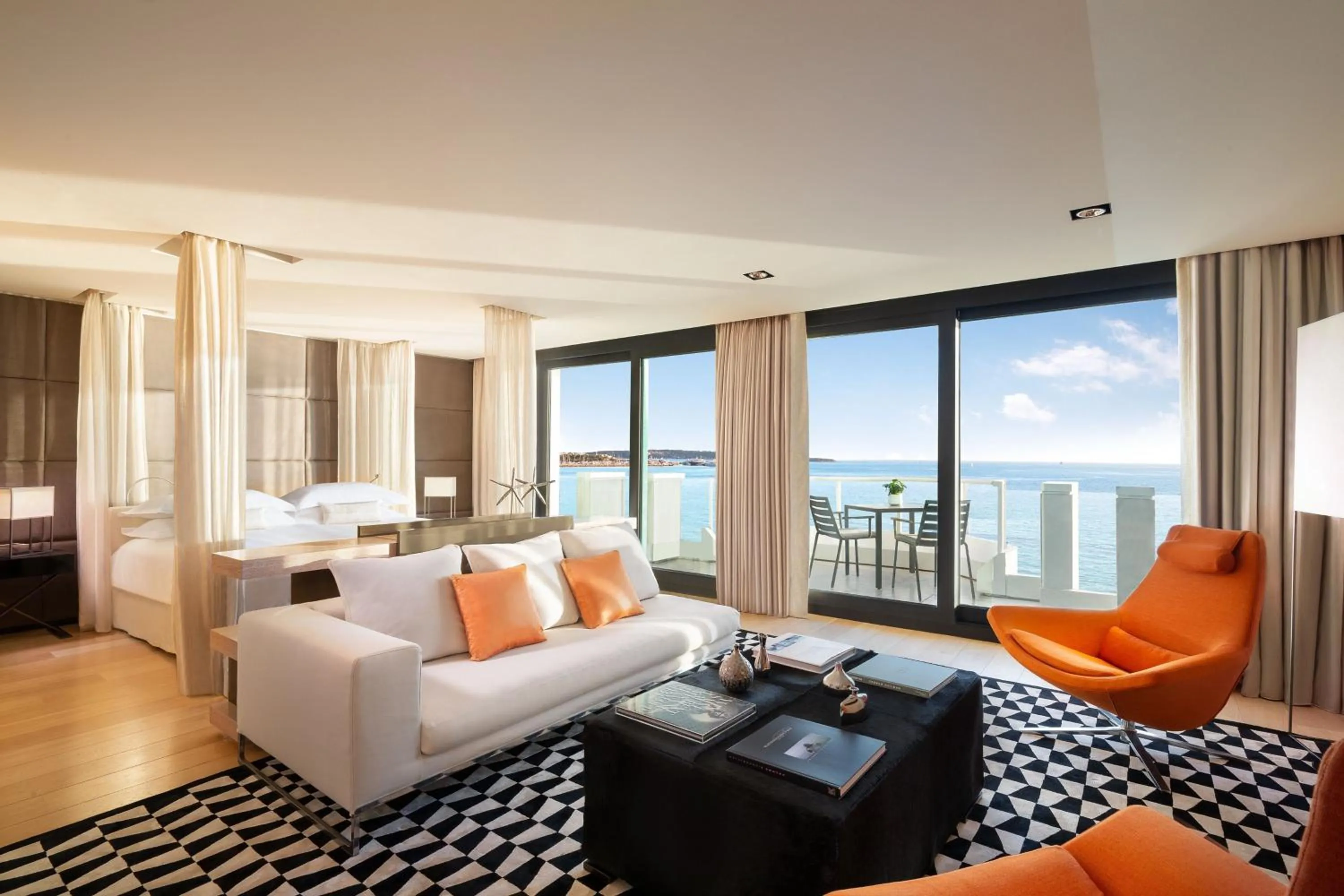 Photo of the whole room, Bed in JW Marriott Cannes