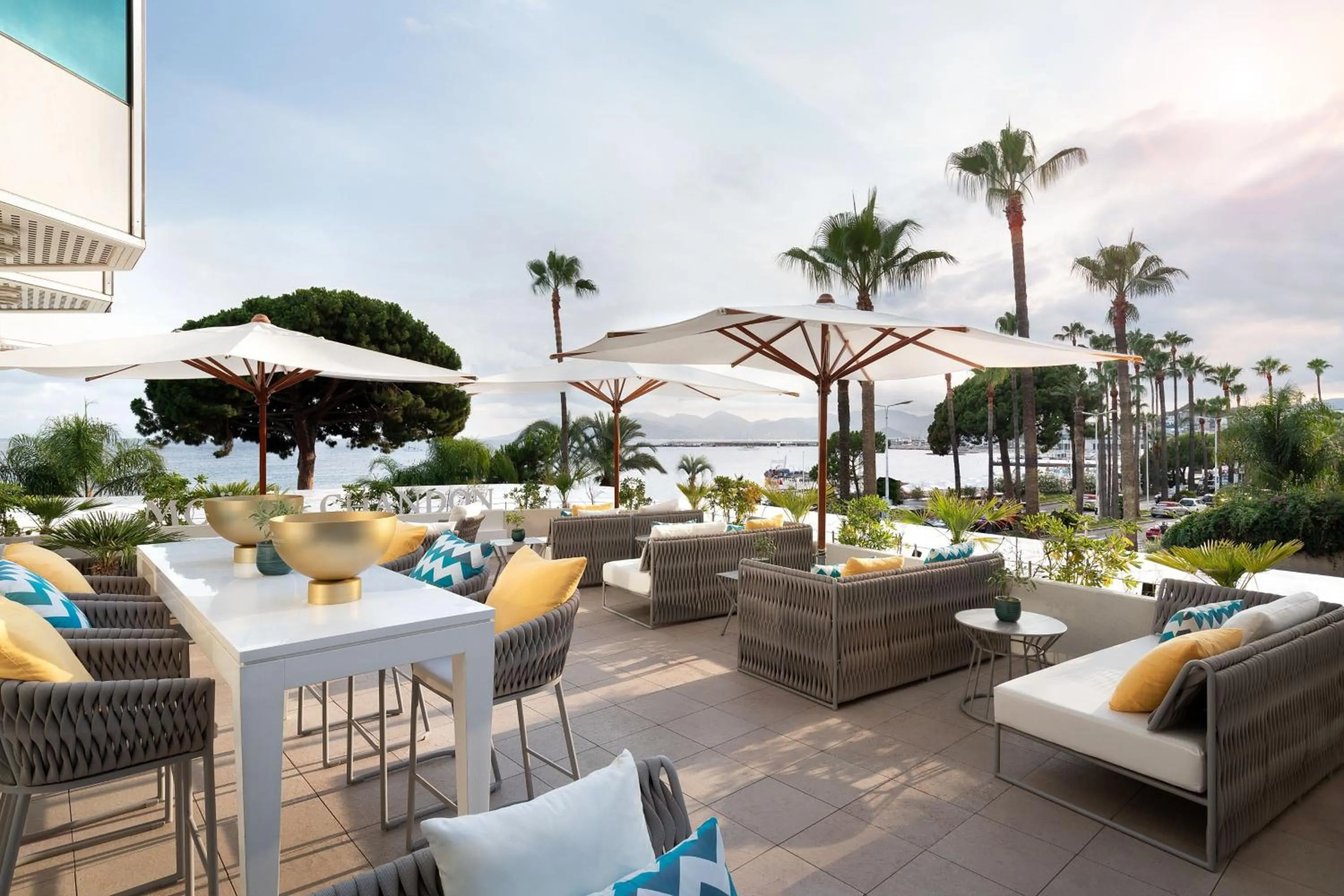 Lounge or bar in JW Marriott Cannes