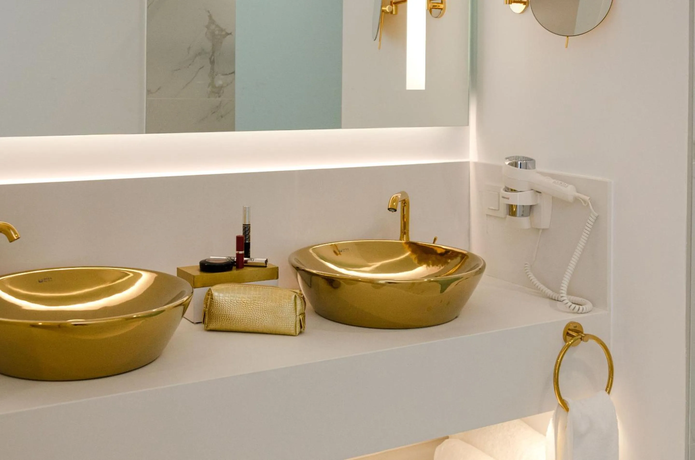 Bathroom in ROBINSON Ierapetra