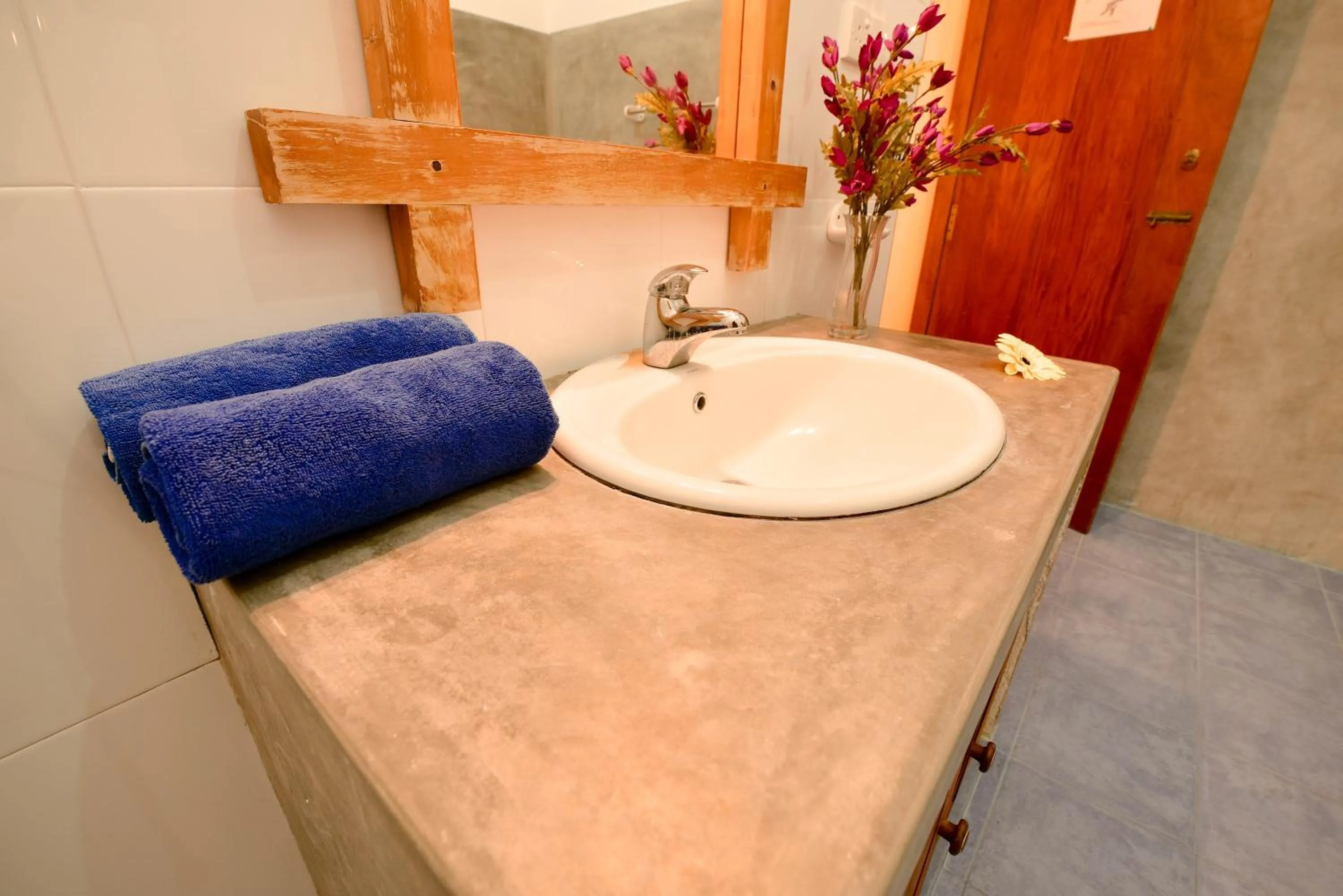 Bathroom in International Beach Hotel & Restaurant