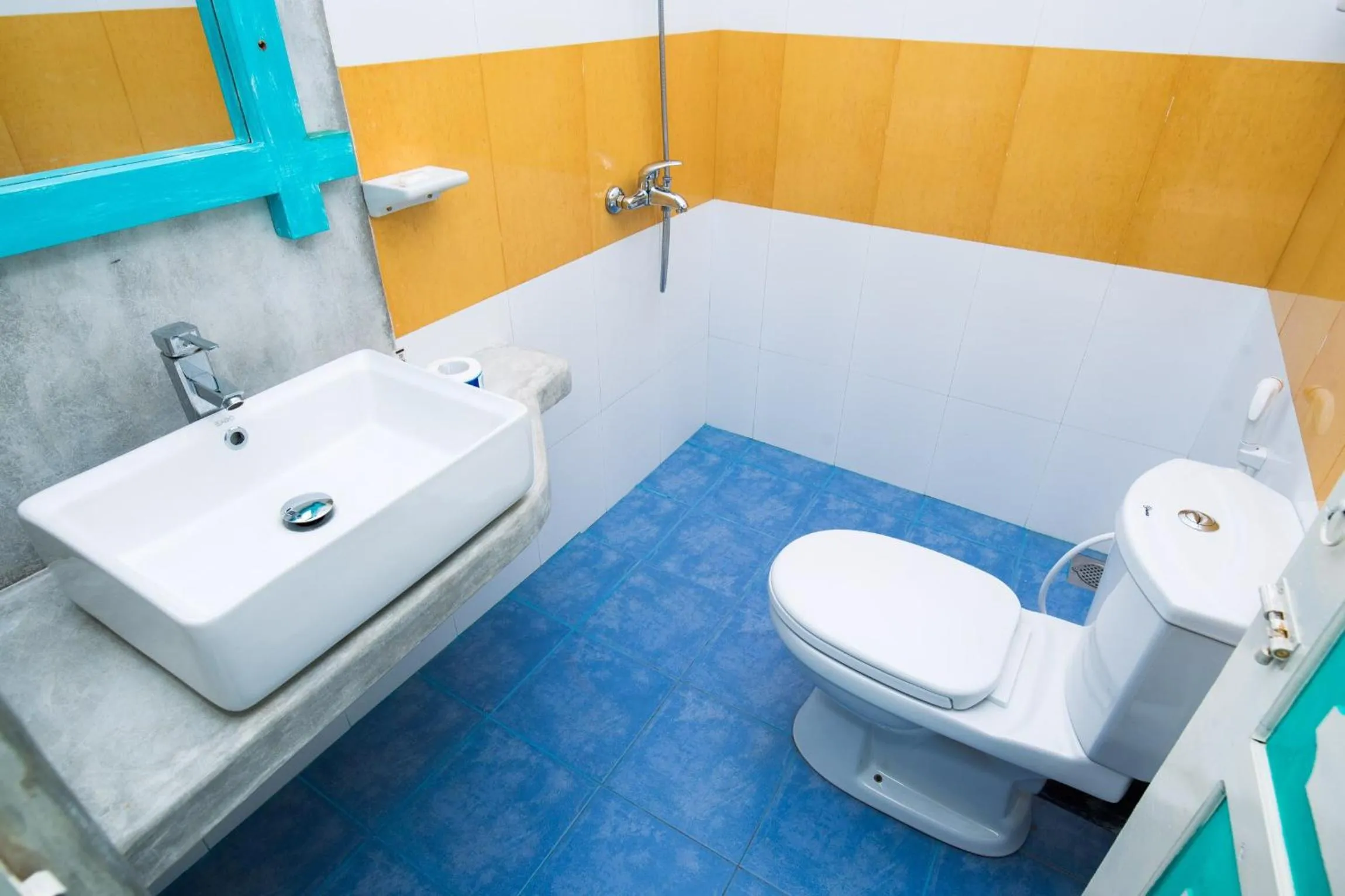 Shower in International Beach Hotel & Restaurant