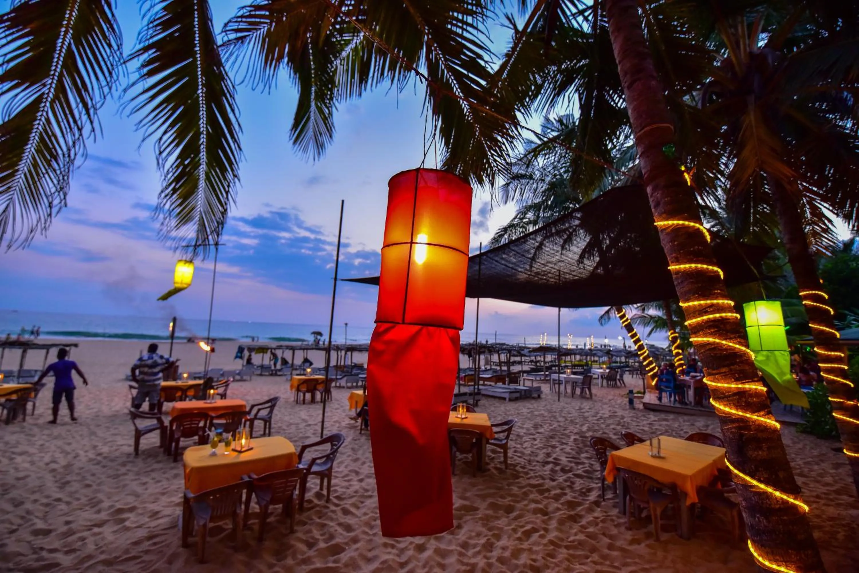 Restaurant/places to eat in International Beach Hotel & Restaurant