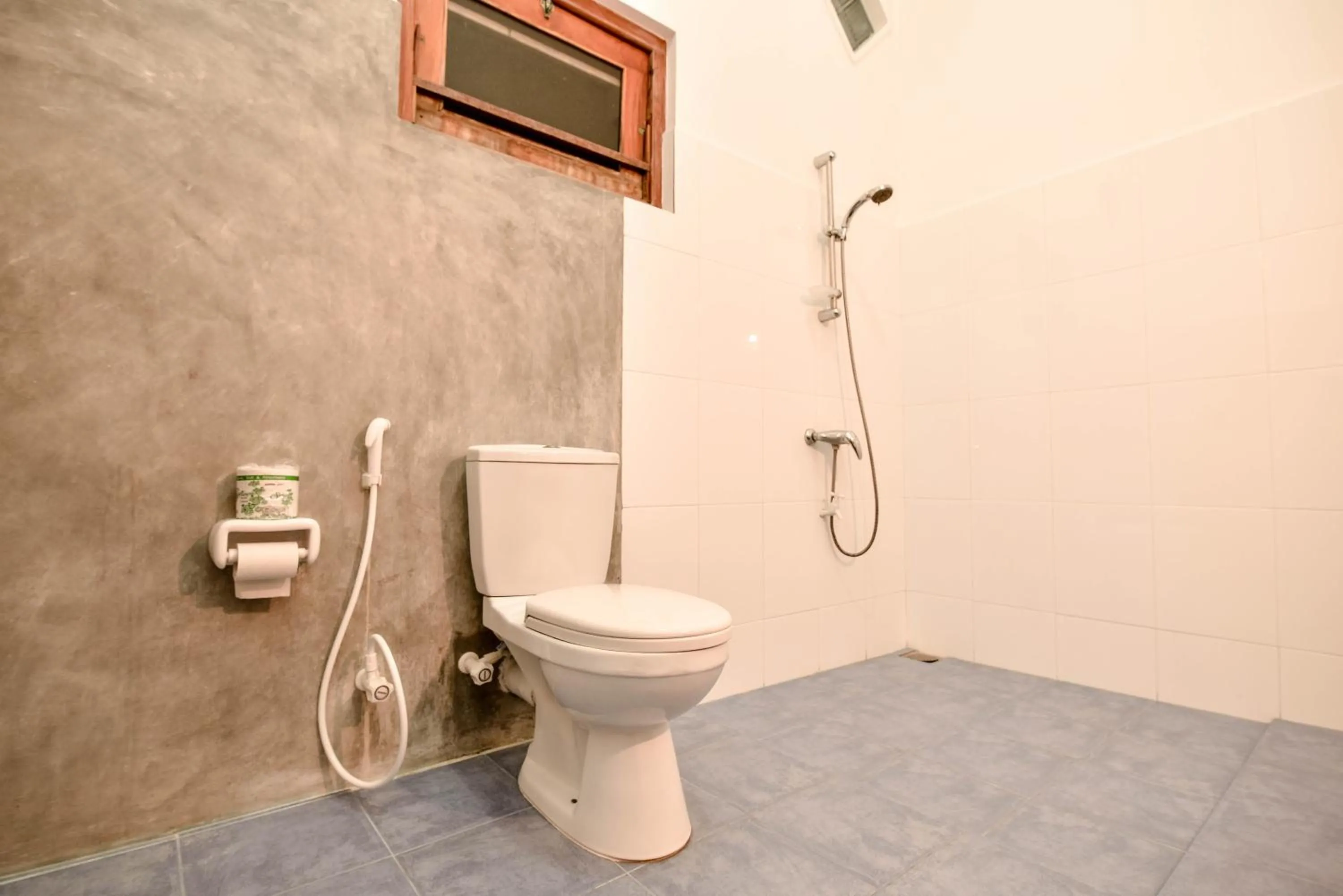 Bathroom in International Beach Hotel & Restaurant