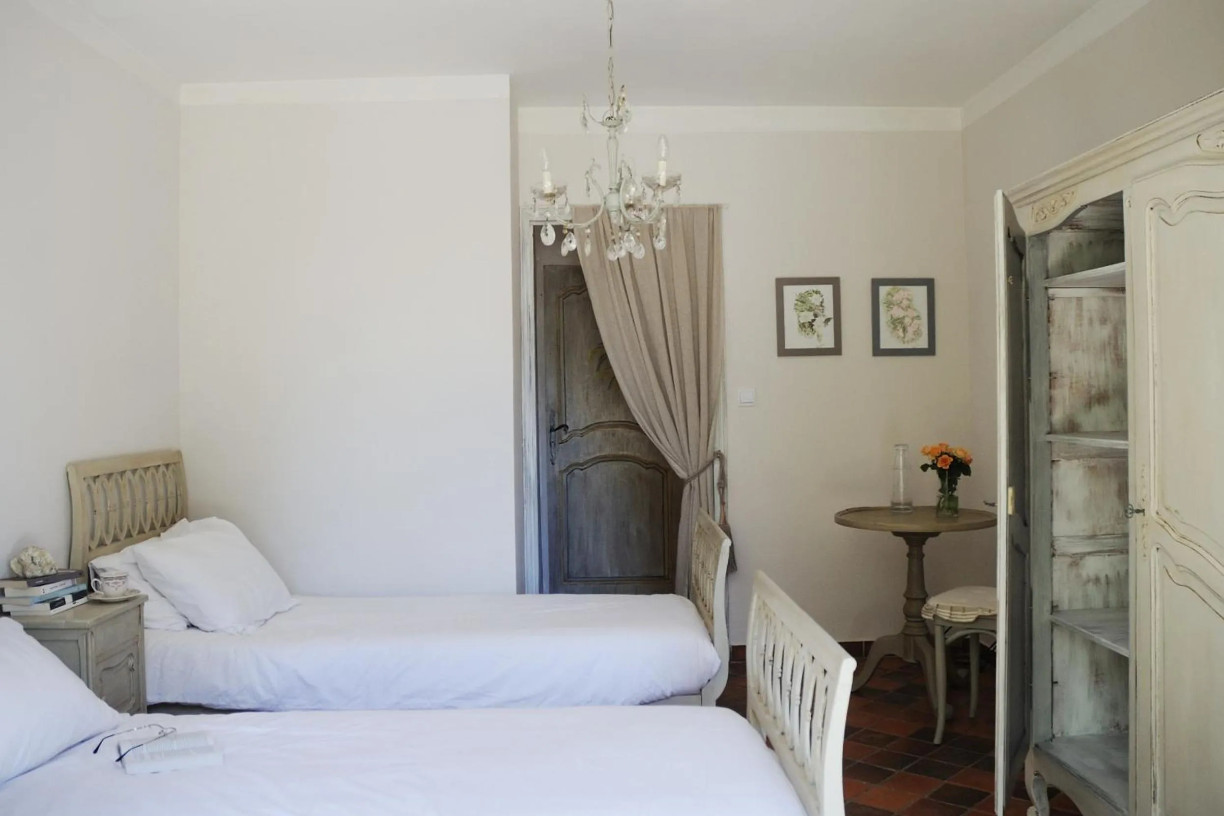 Photo of the whole room in Maison Le Retour