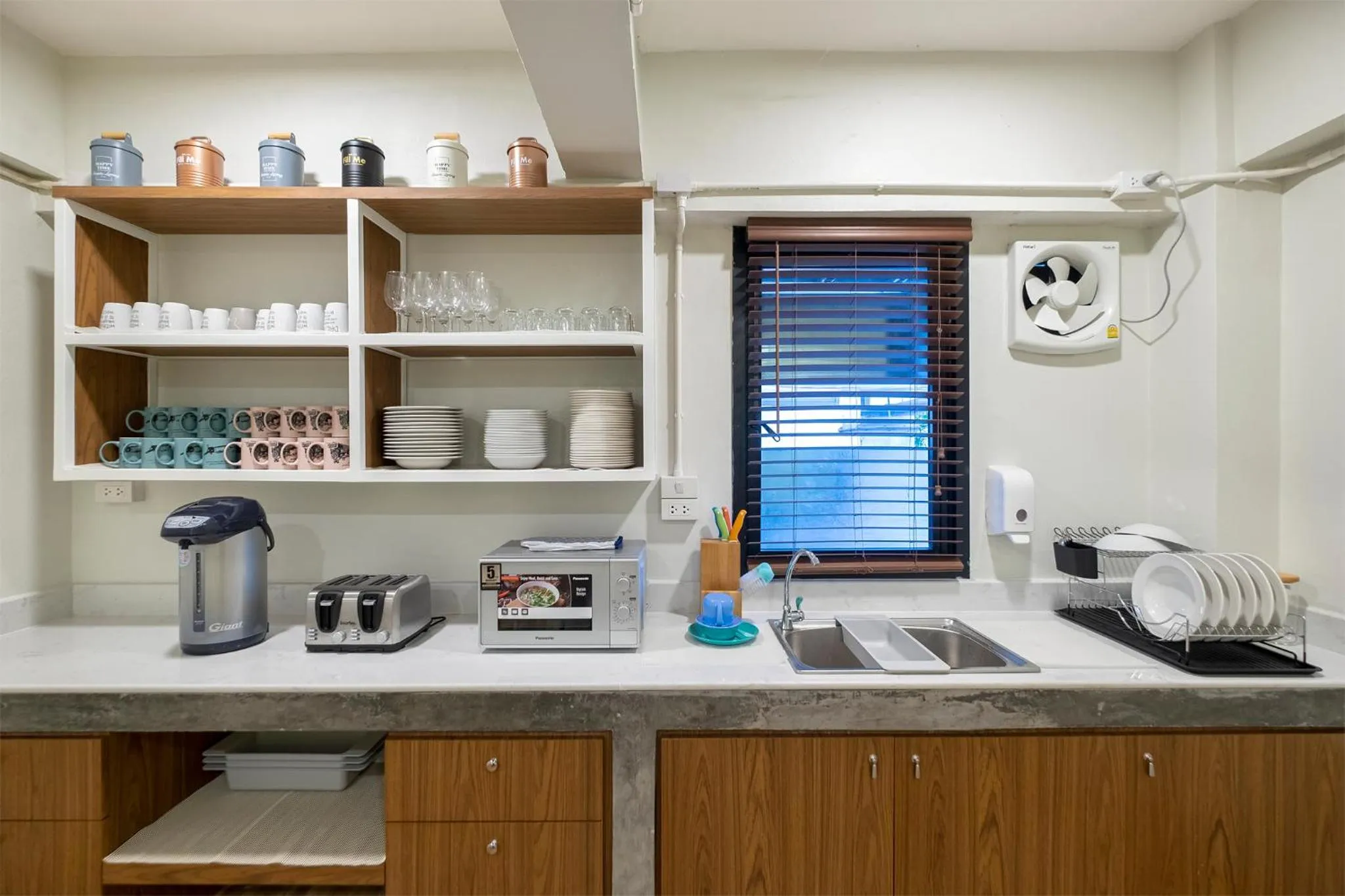 Coffee/tea facilities in BED Friends Poshtel