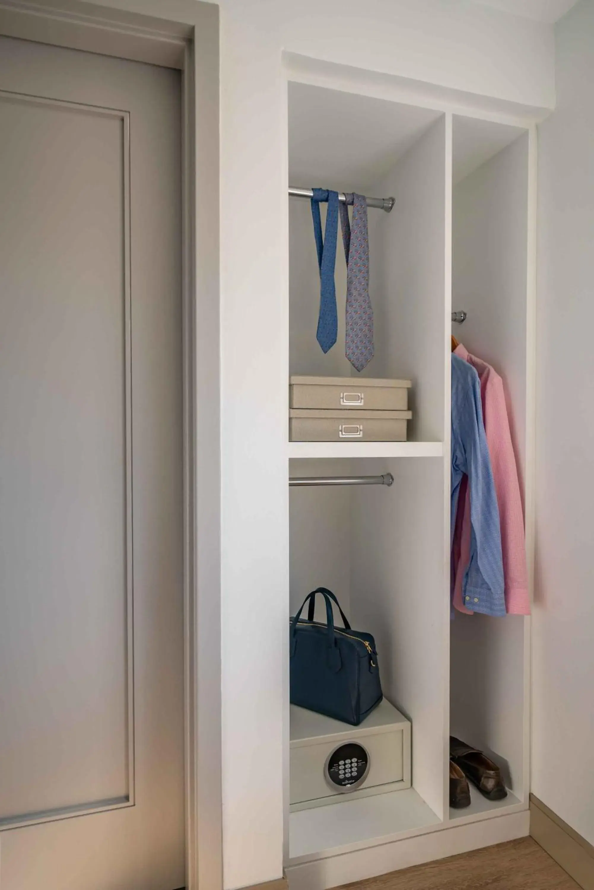 Double Room in Harvard Square Hotel Double Room in Harvard Square Hotel