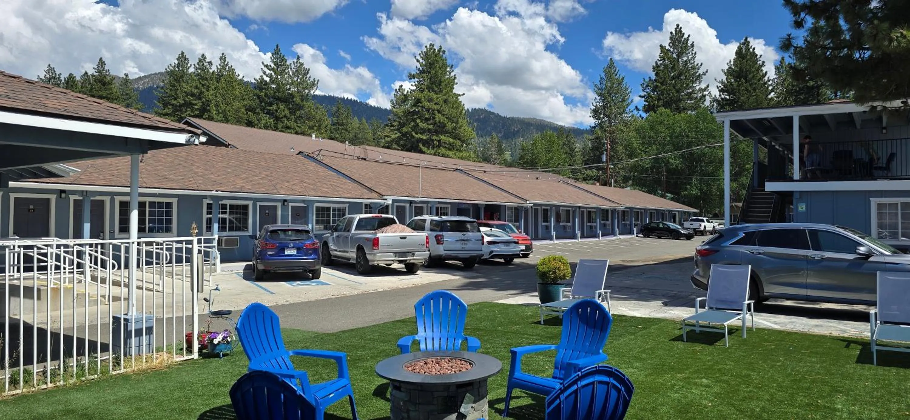 Property building in Bluebird Day Inn & Suites