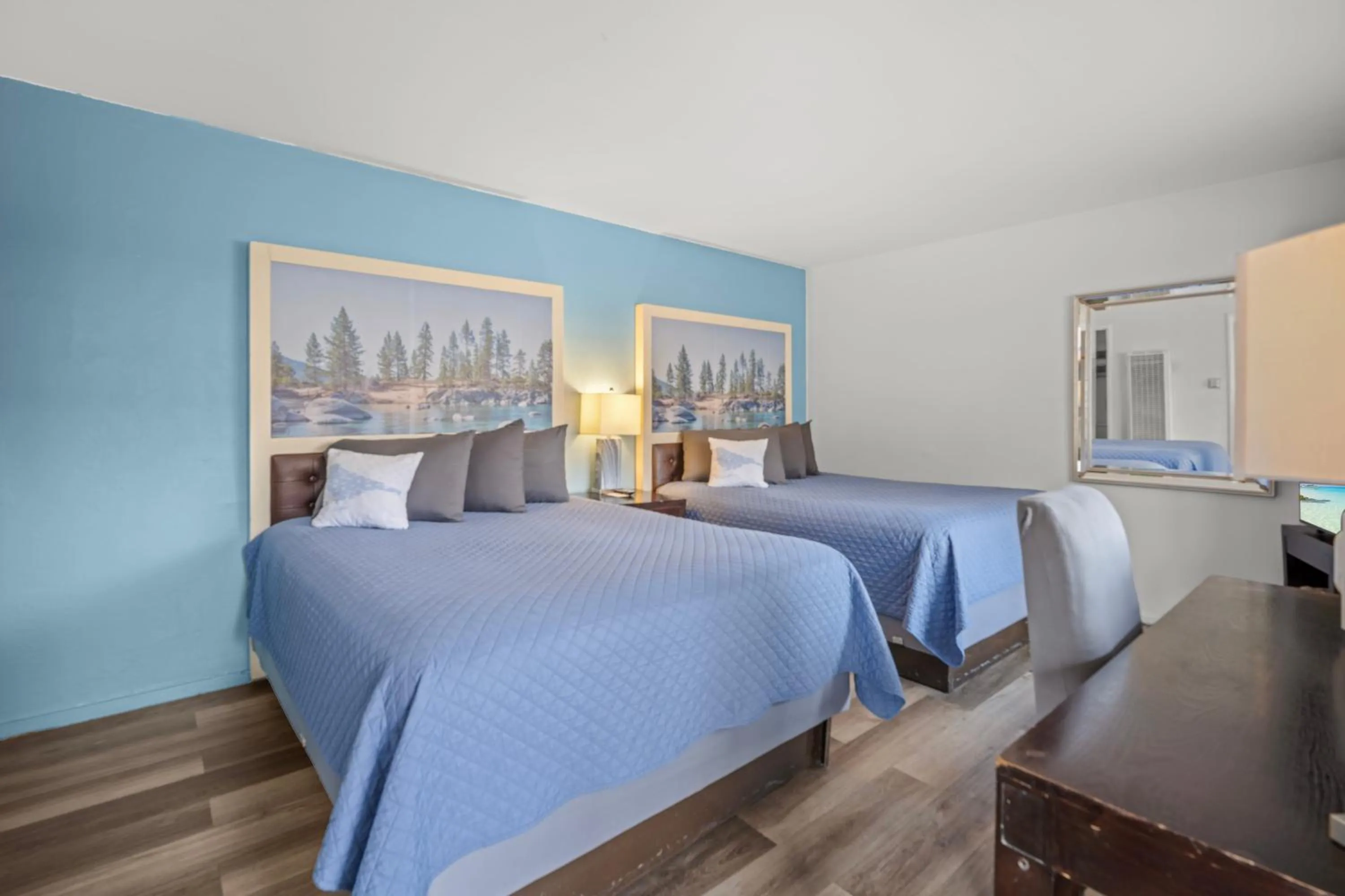 Bluebird Day Inn & Suites