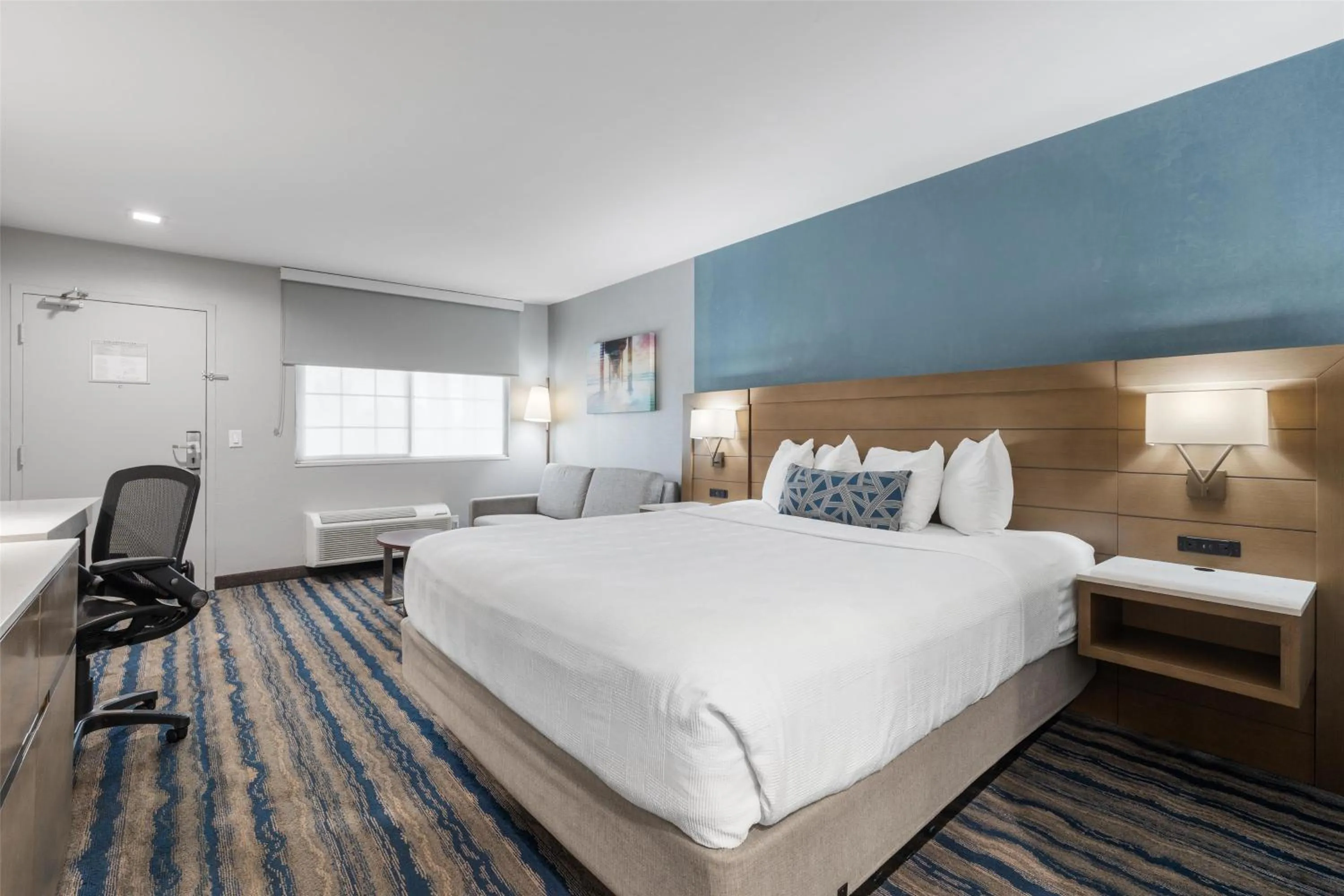 Bedroom, Bed in Best Western San Diego/Miramar Hotel