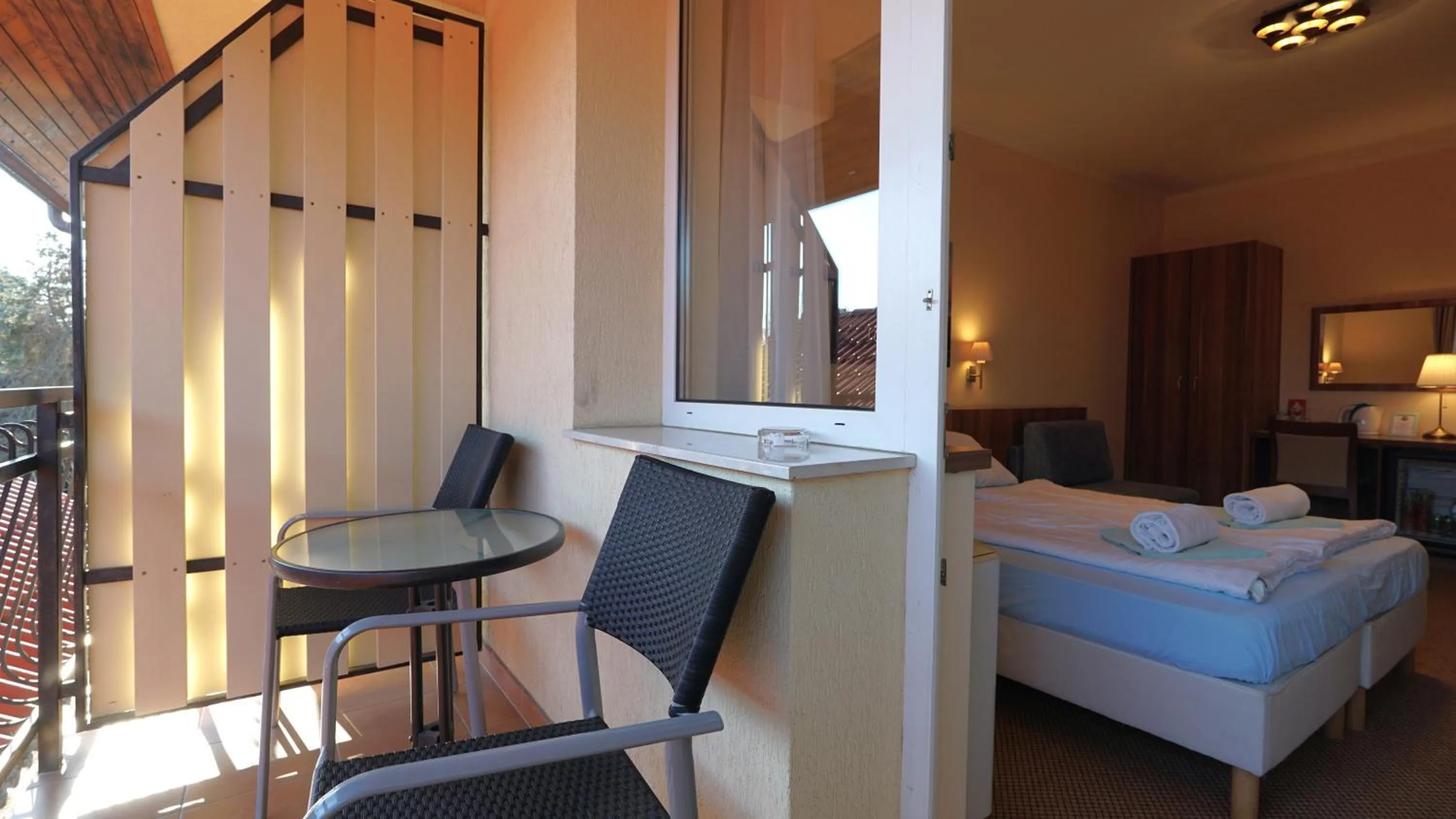 Balcony/Terrace, Bed in Balaton Colors Beach Hotel