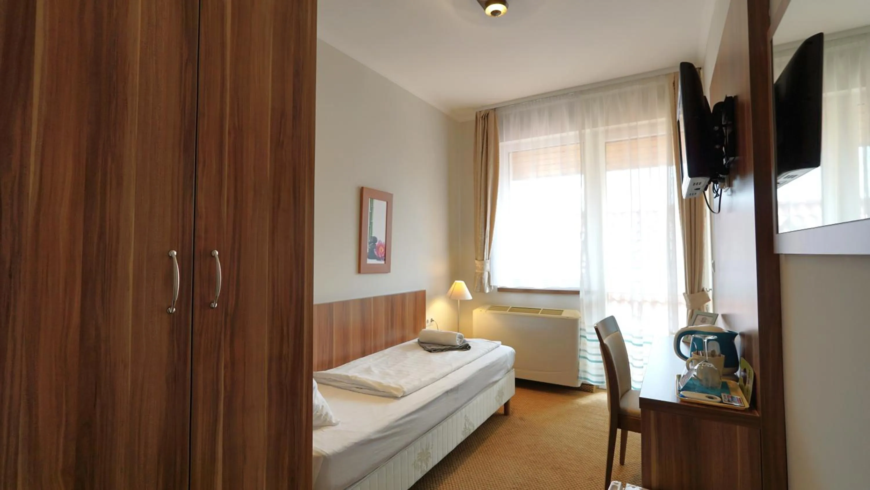 Photo of the whole room, Bed in Balaton Colors Beach Hotel