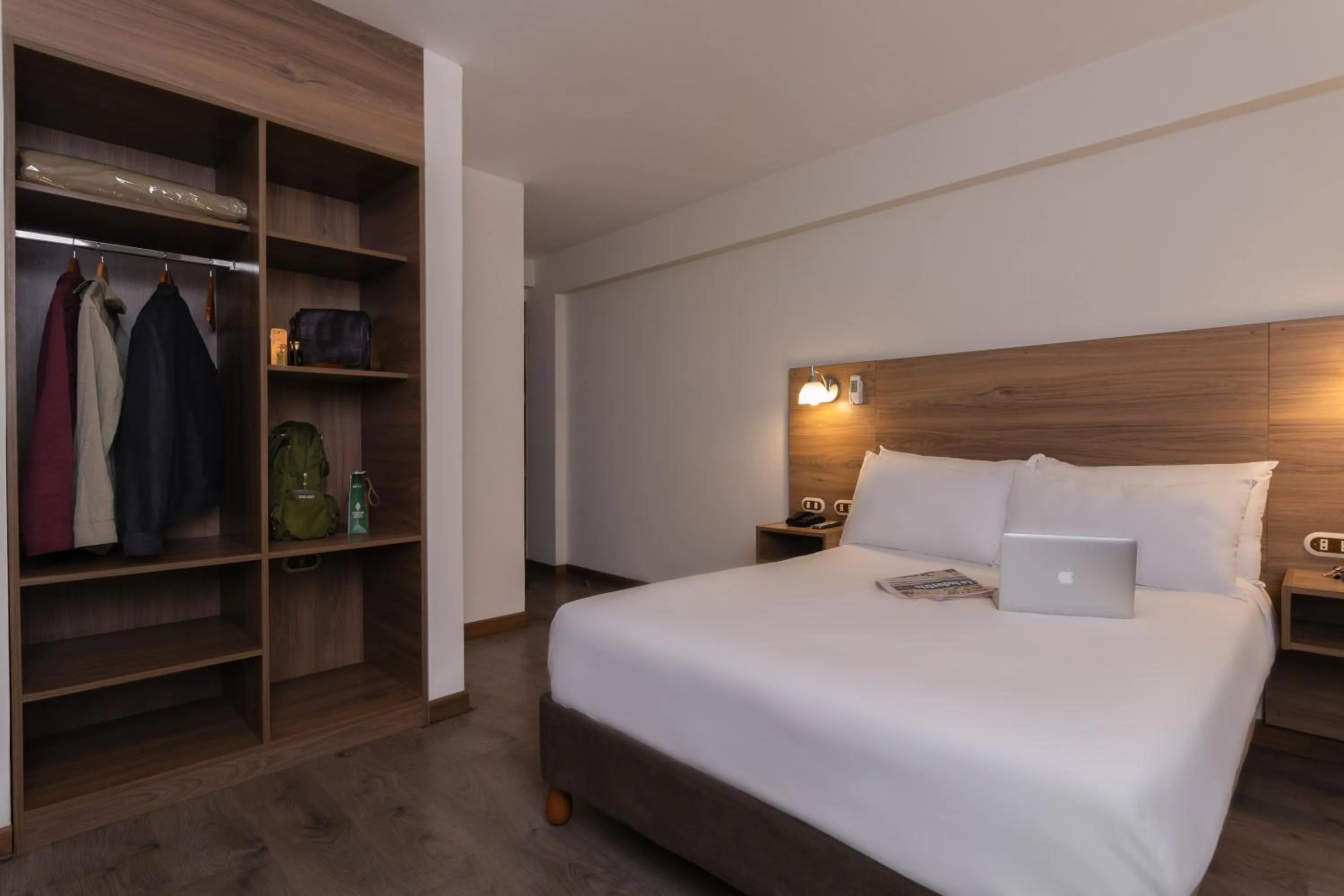 Bed in Hotel Alexander