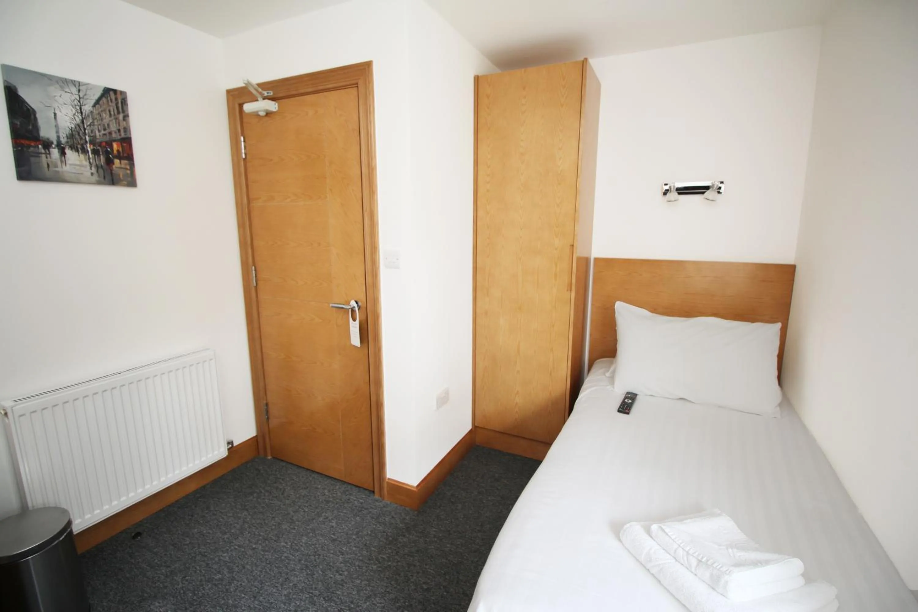 Bed in Flexistay Aparthotel Sutton