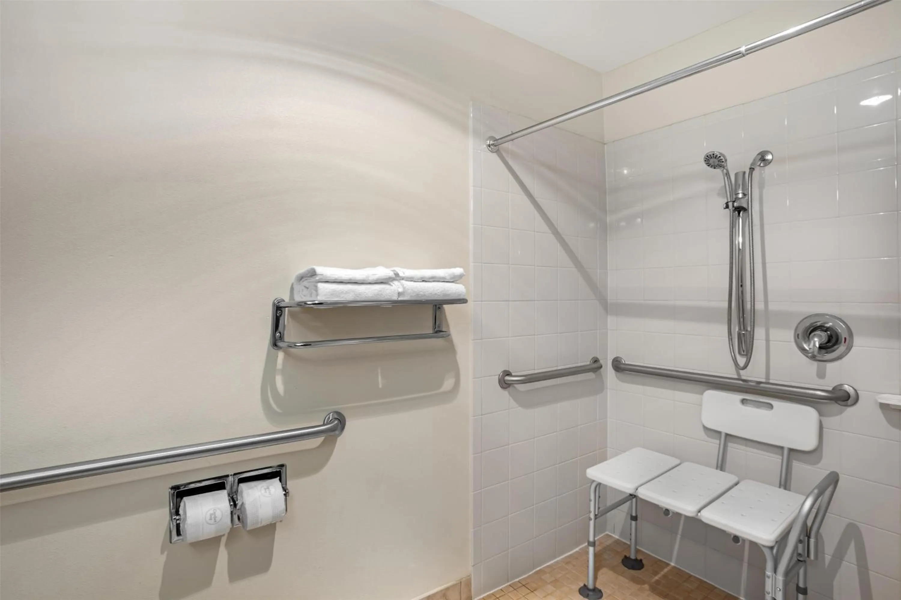 Bathroom in Best Western Porterville Inn