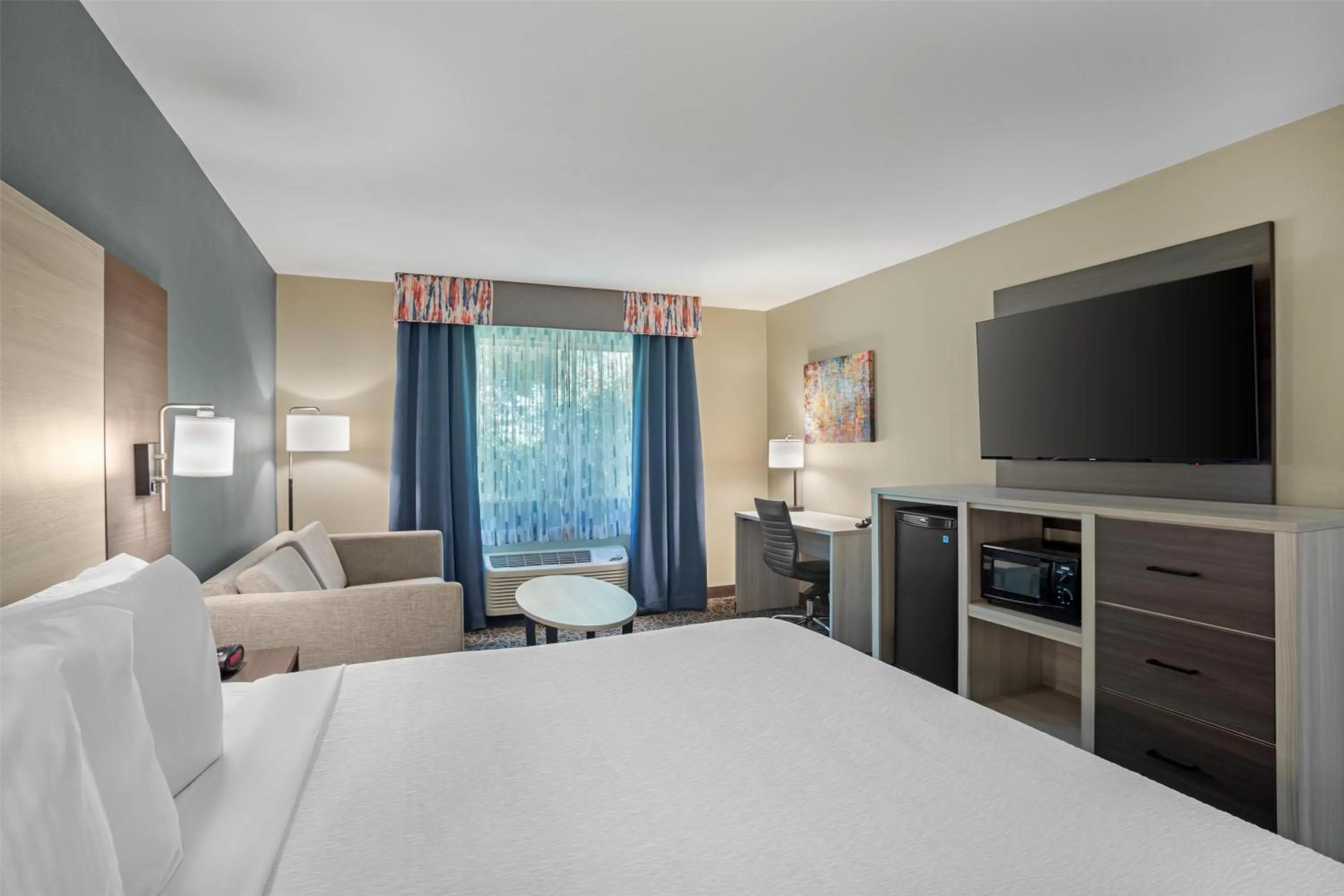 Bedroom, Bed in Best Western Porterville Inn