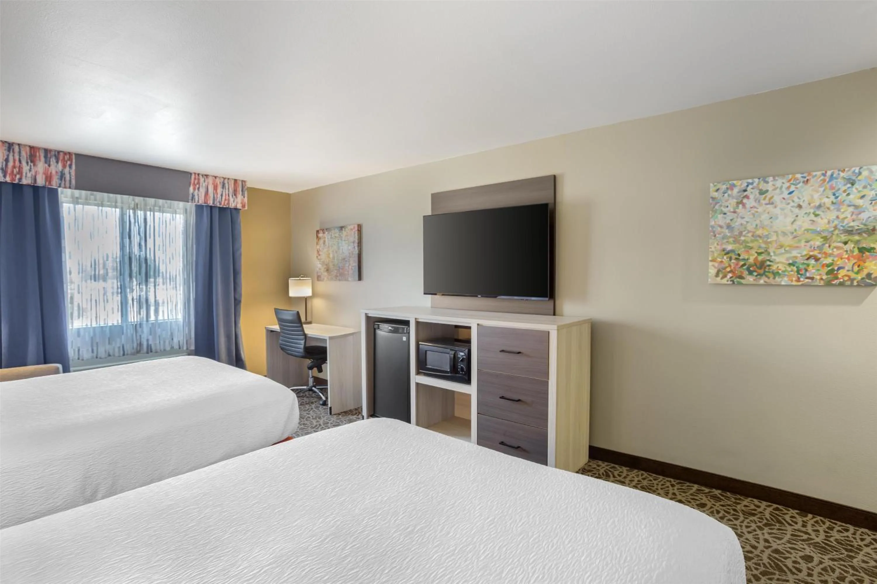 Bedroom, Bed in Best Western Porterville Inn