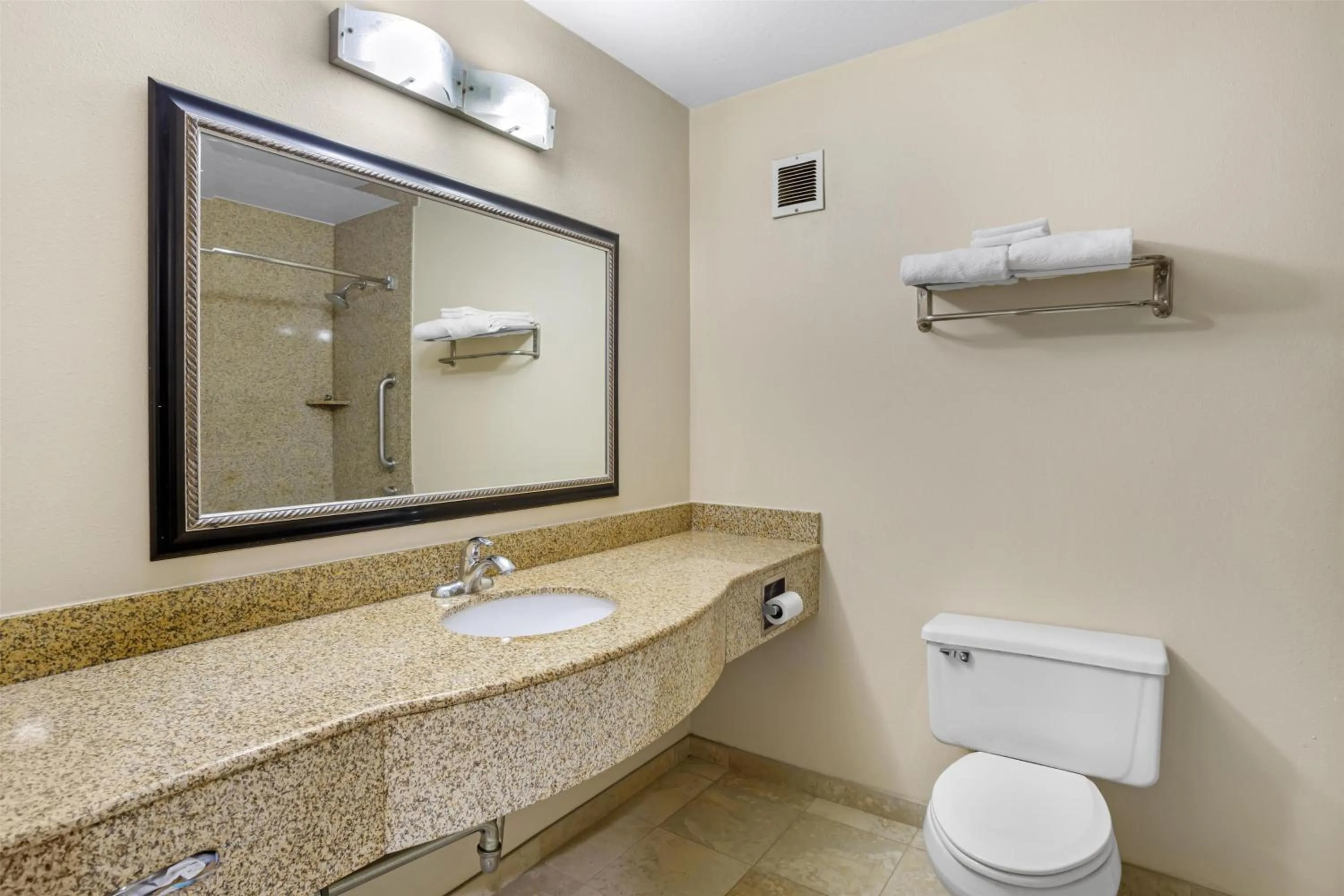 Bathroom in Best Western Porterville Inn