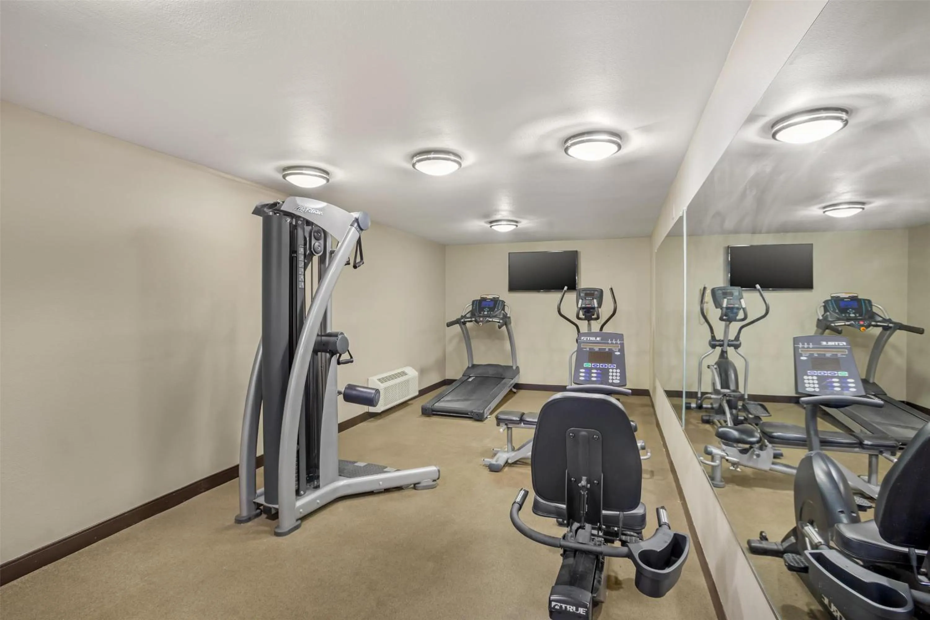 Fitness centre/facilities in Best Western Porterville Inn