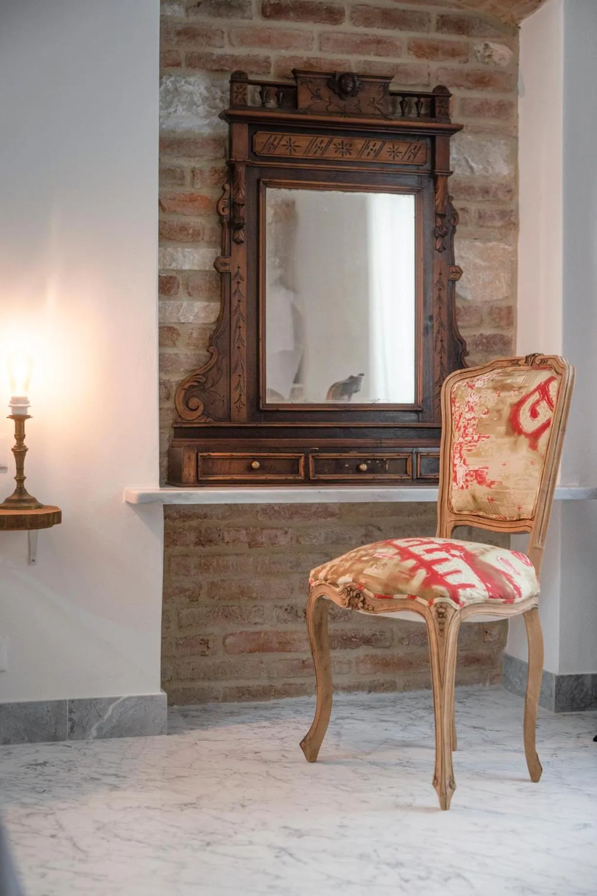 Decorative detail in Carrara Bella