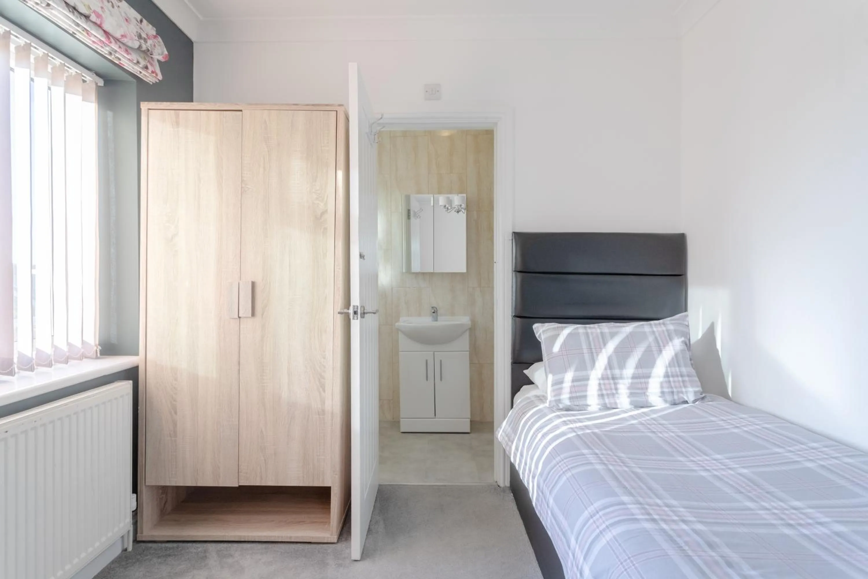 wardrobe, Bed in Apple House Wembley