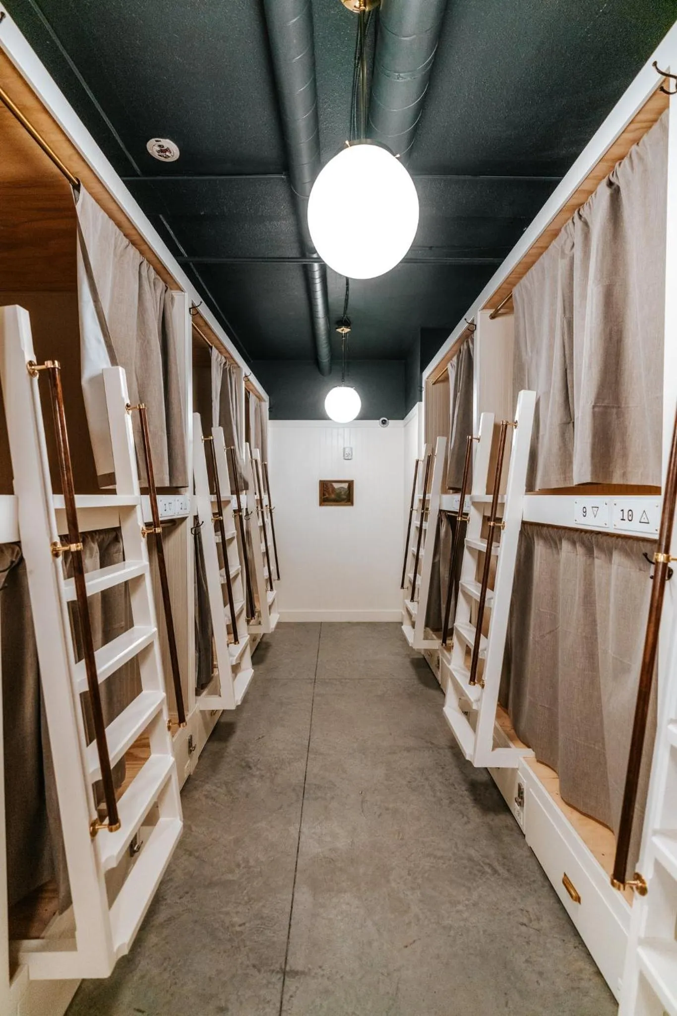 Photo of the whole room in Cache House