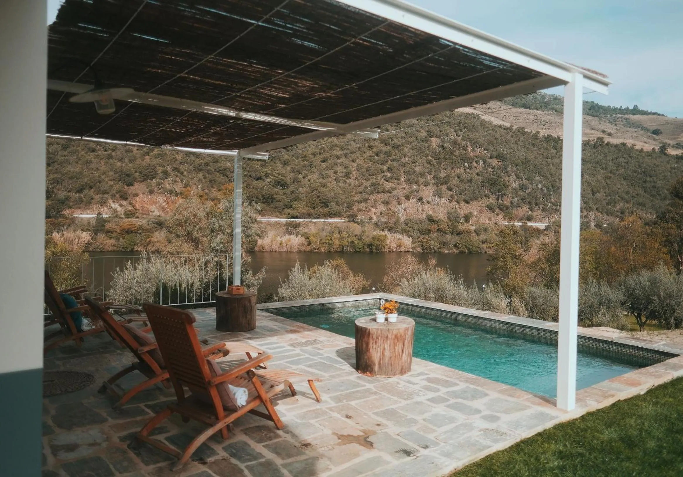 Swimming pool in Ventozelo Hotel & Quinta