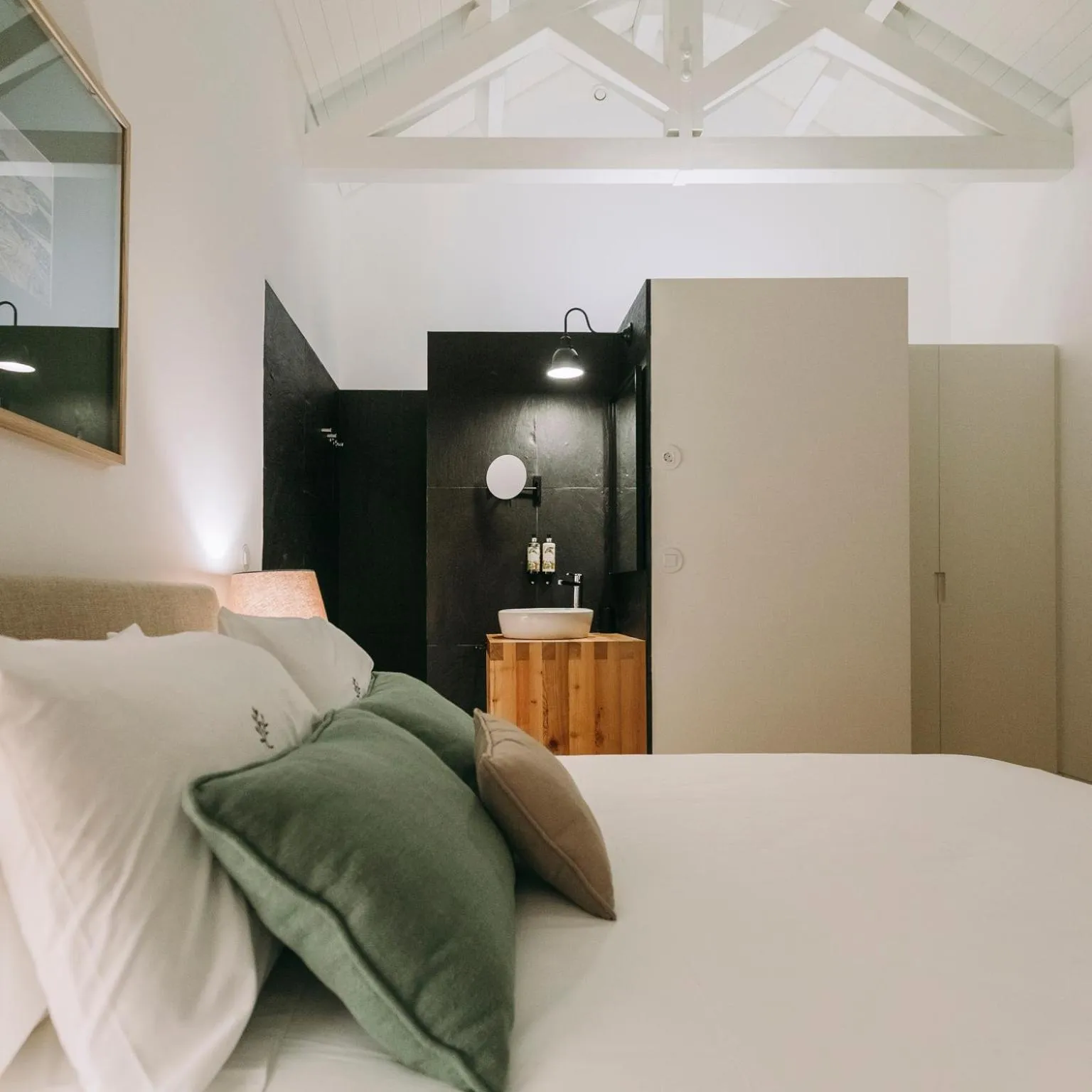 Toilet, Bed in Ventozelo Hotel & Quinta