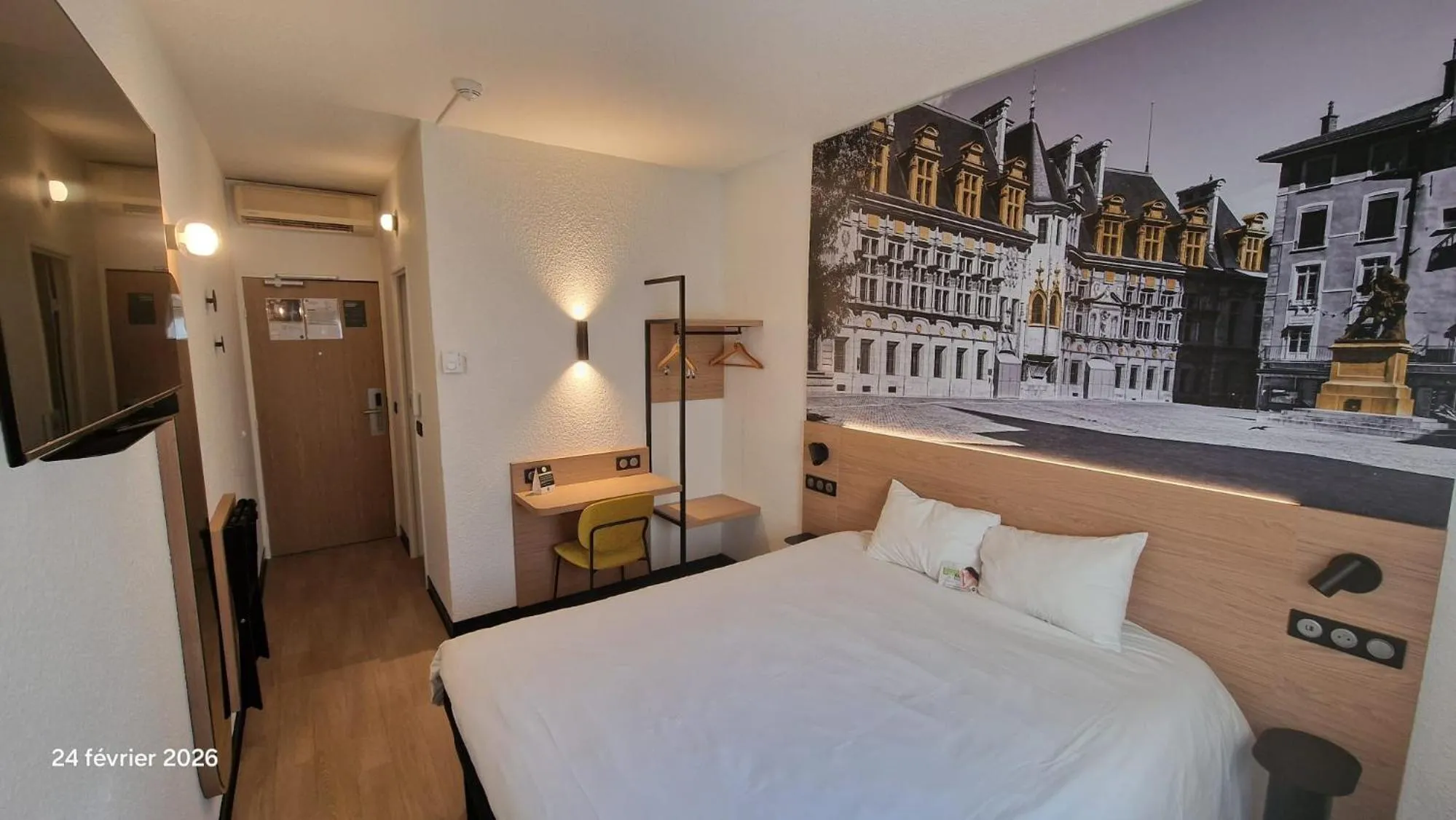 Bed in B&B HOTEL Grenoble Université 2