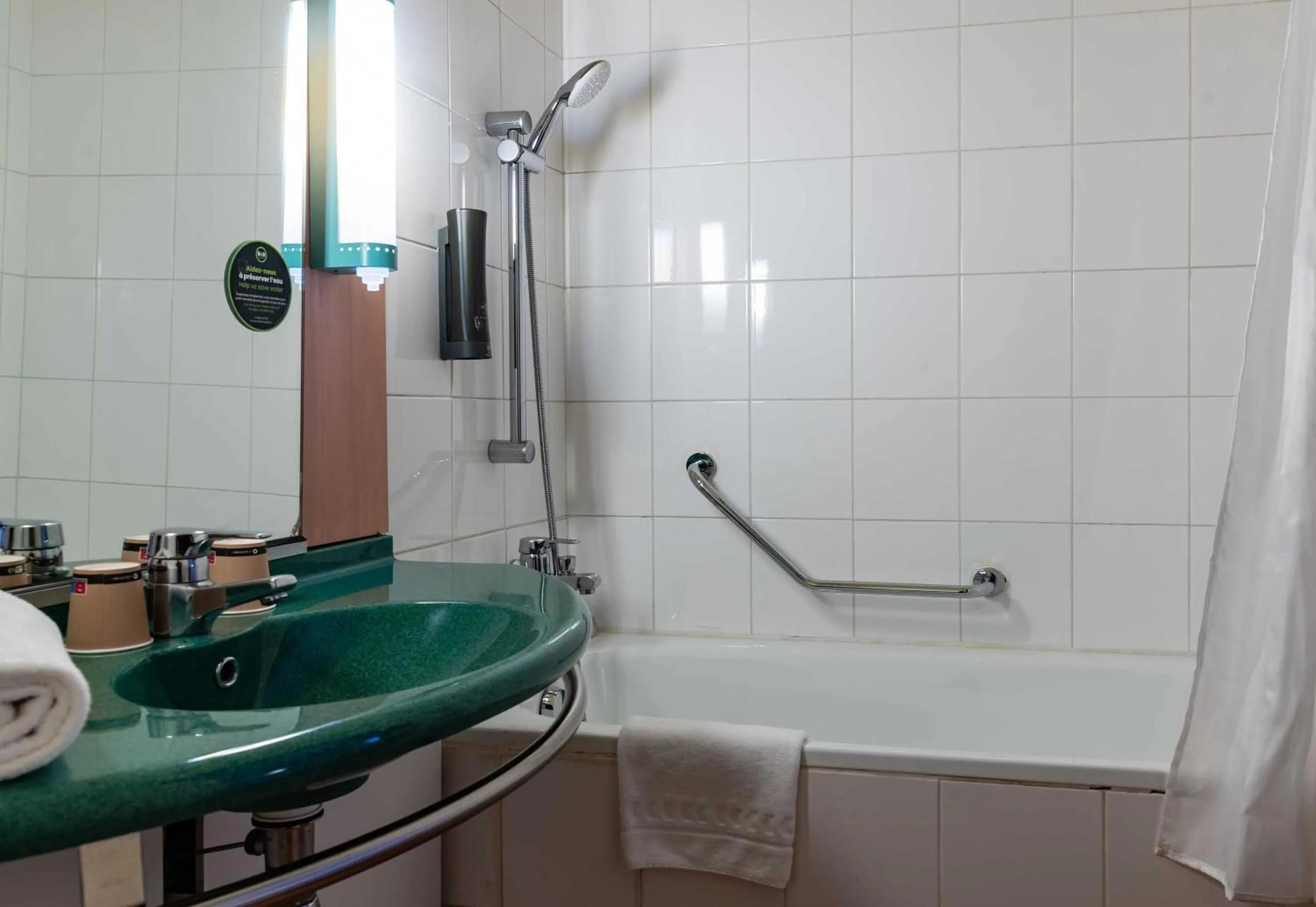 Bathroom in B&B HOTEL Grenoble Université 2