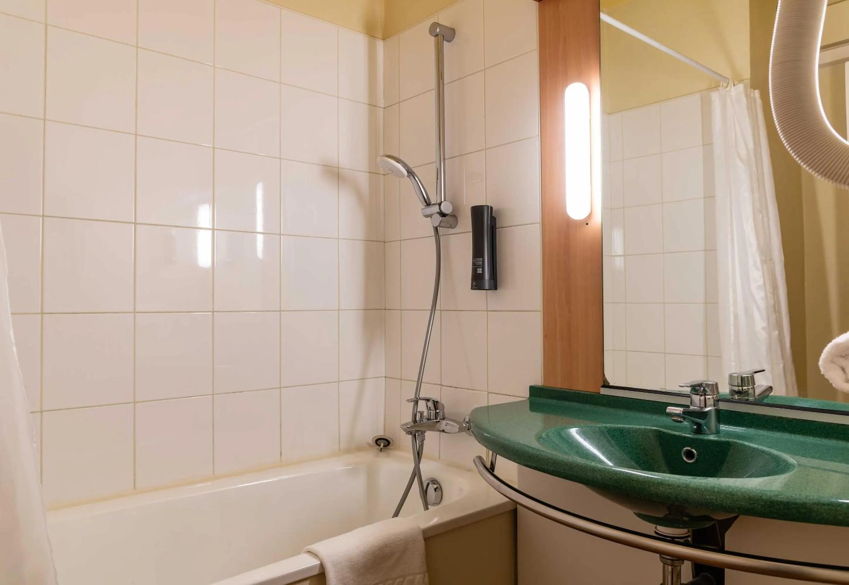 Bathroom in B&B HOTEL Grenoble Université 2