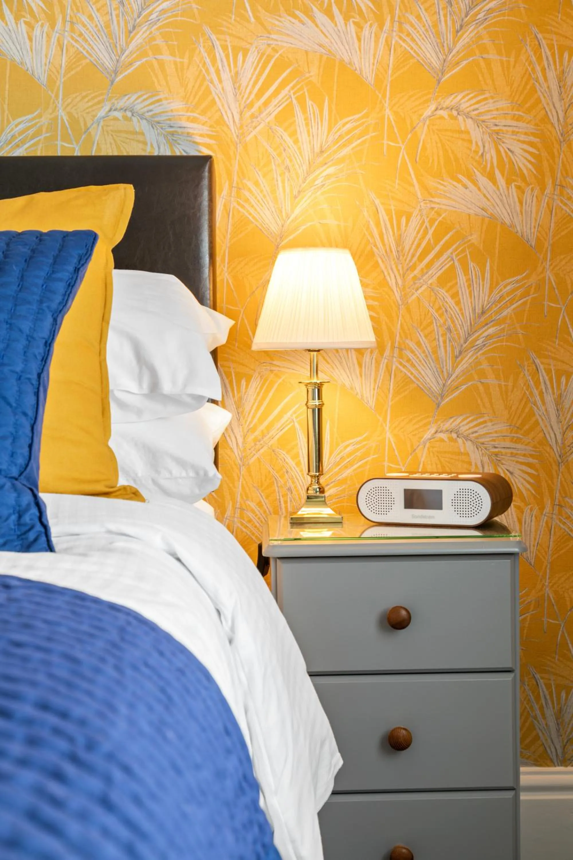 Bedroom, Bed in Stover Lodge