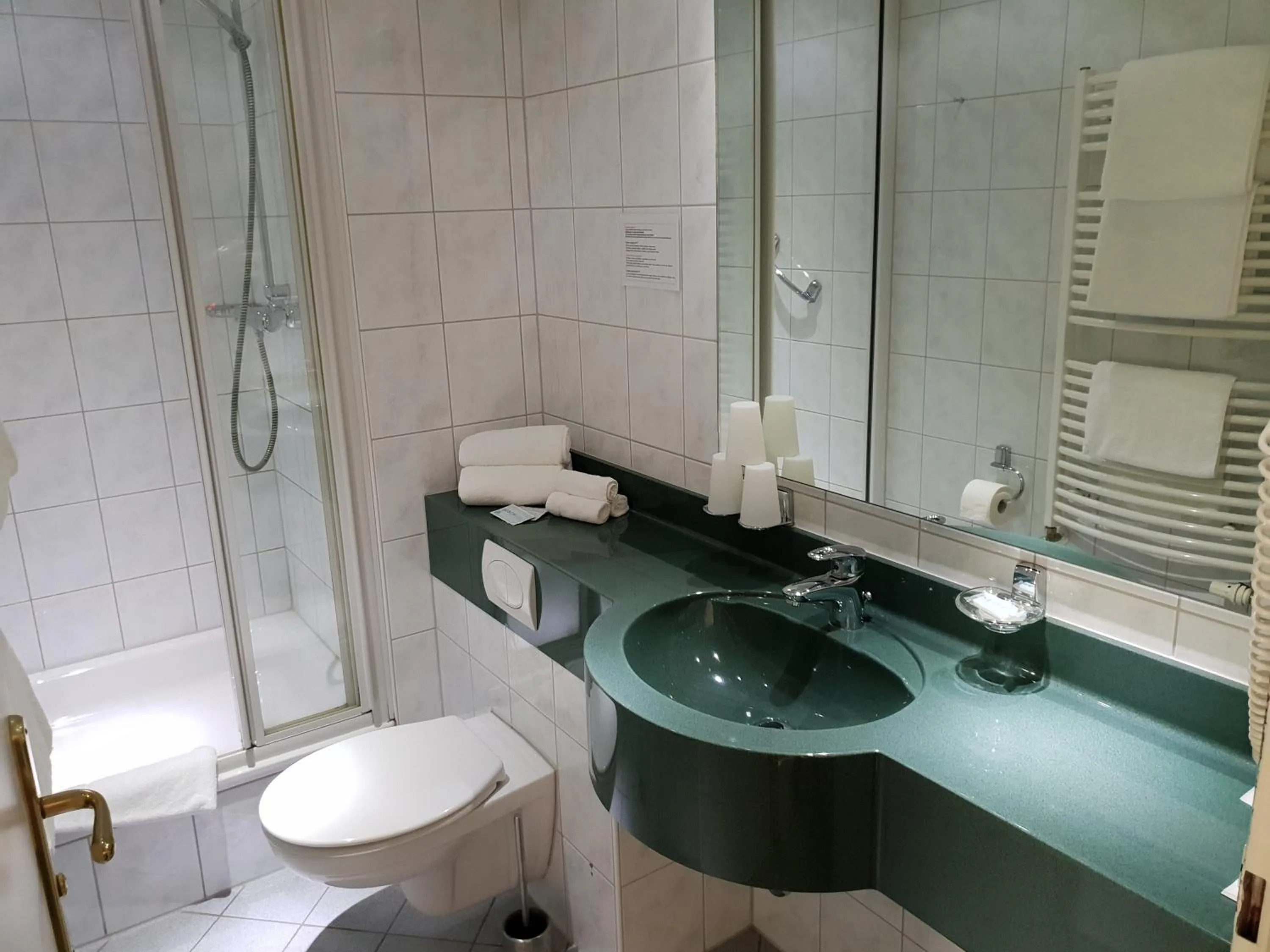 Shower in Hotel Grüner Baum