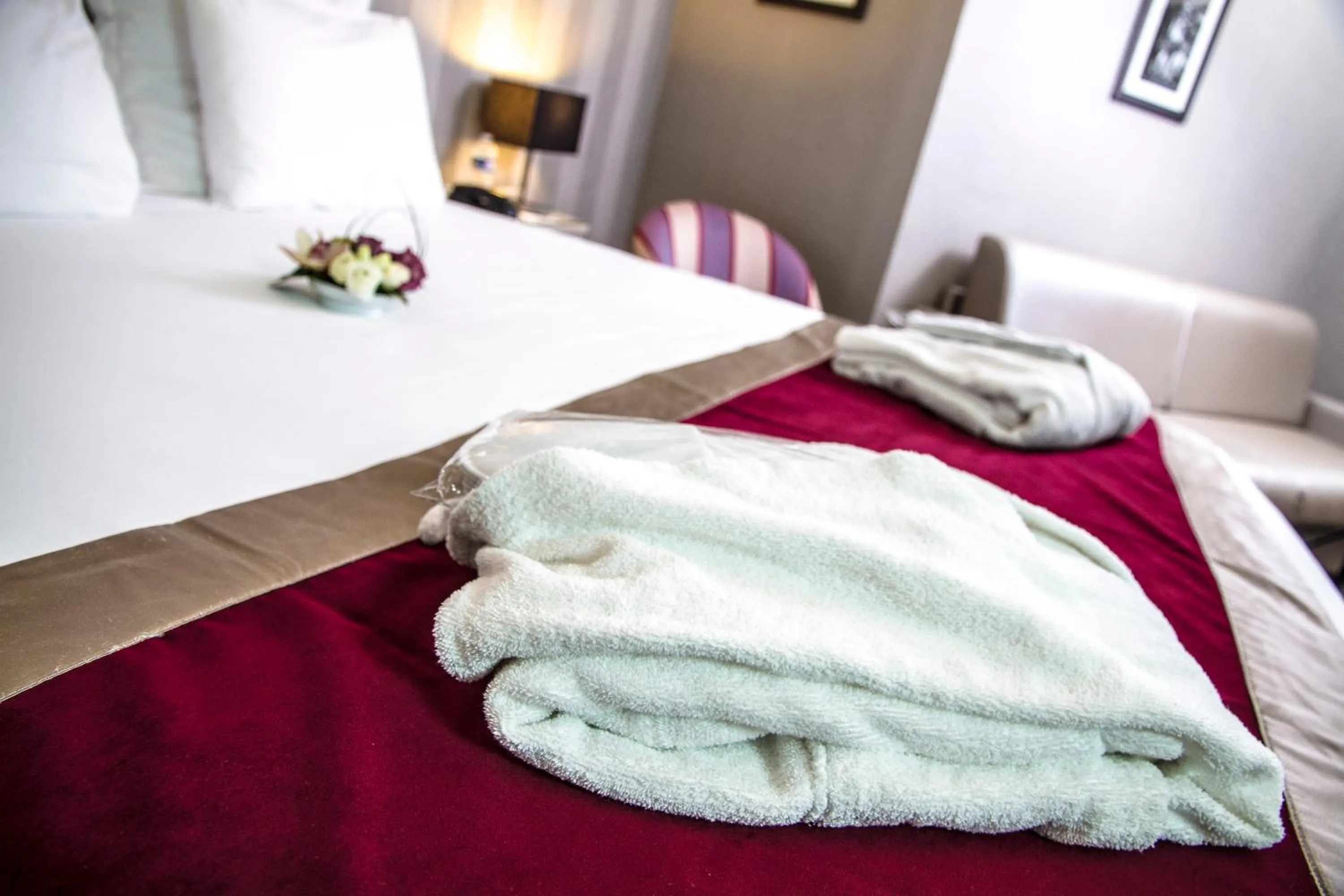 Bedroom, Bed in Hôtel Concordia Le Mans Centre Gare